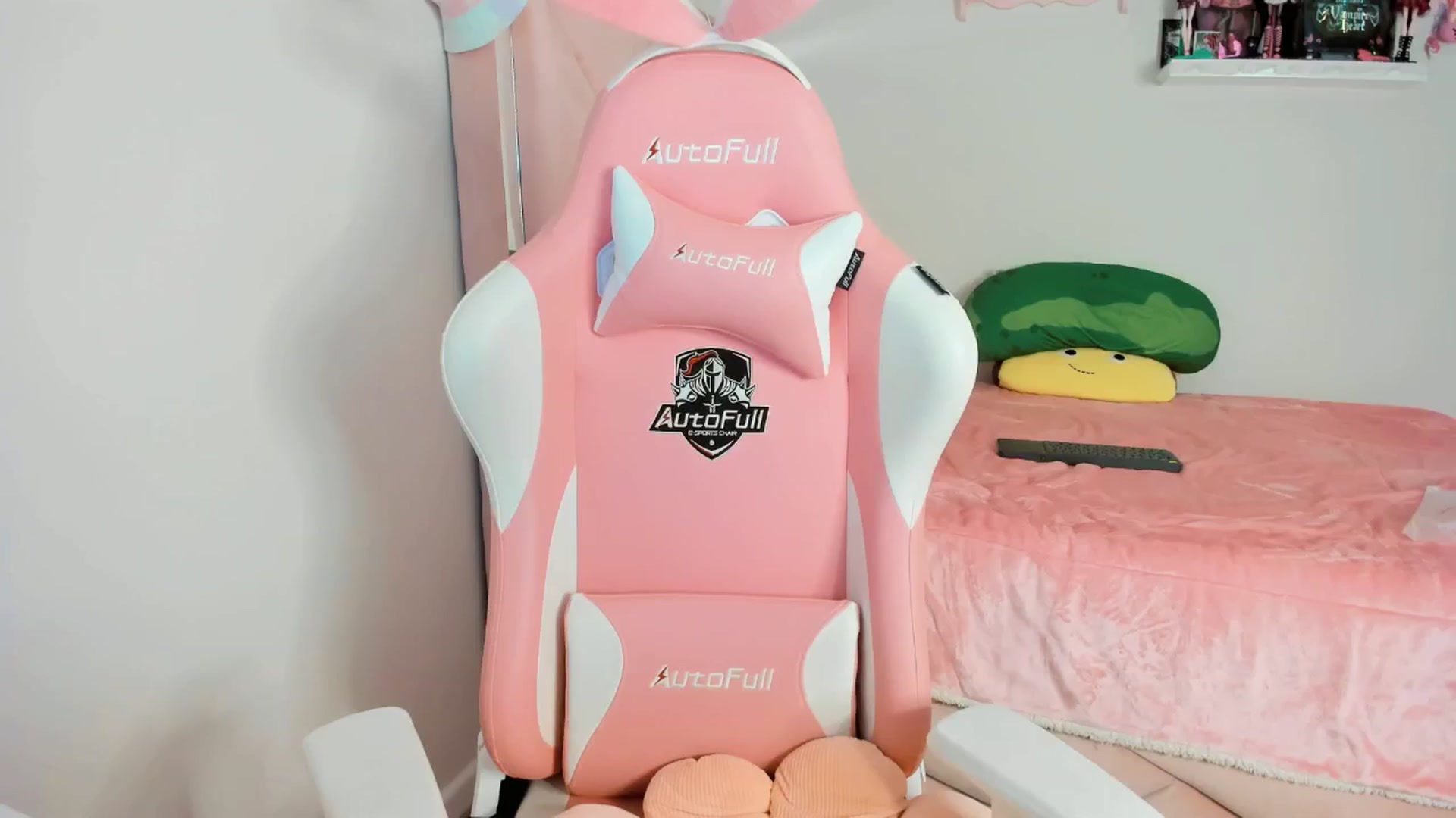 Gallery image thumbnail from Cherrycute666's myfreecams stream on, 12/14/2024, 14:46 image 7 of 20