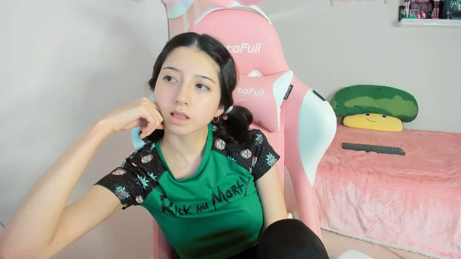 Gallery image thumbnail from Cherrycute666's myfreecams stream on, 12/14/2024, 14:46 image 8 of 20