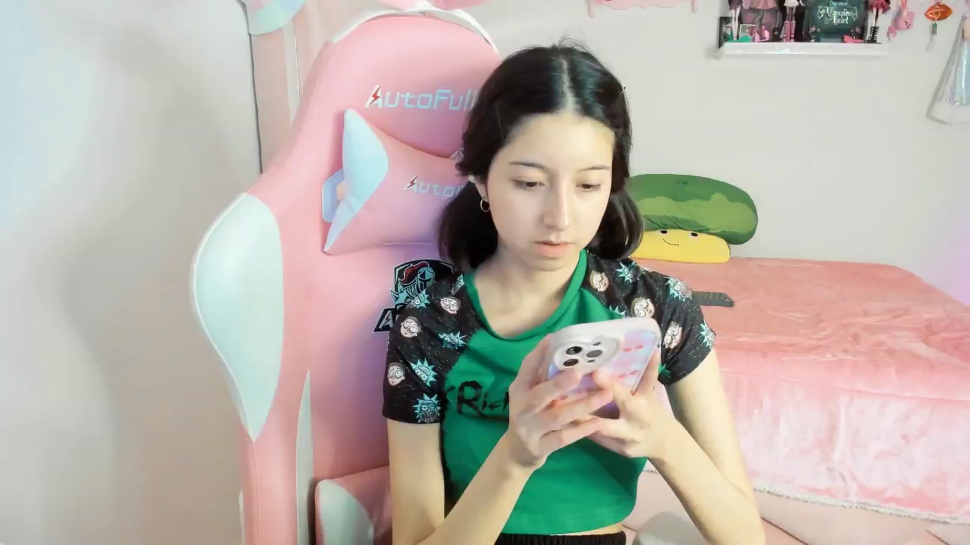 Gallery image thumbnail from Cherrycute666's myfreecams stream on, 12/14/2024, 14:46 image 2 of 20