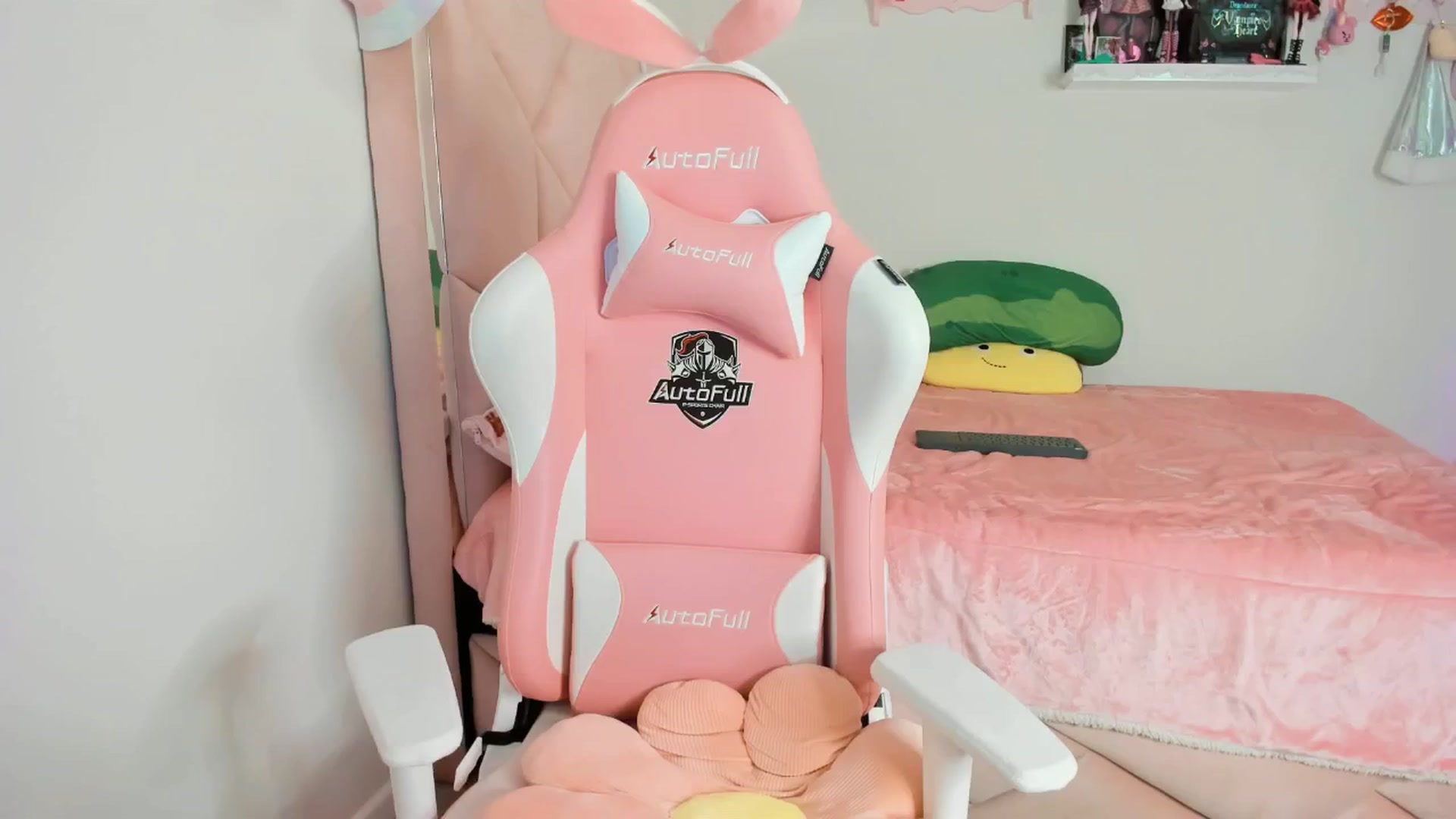 Gallery image thumbnail from Cherrycute666's myfreecams stream on, 12/14/2024, 14:46 image 5 of 20