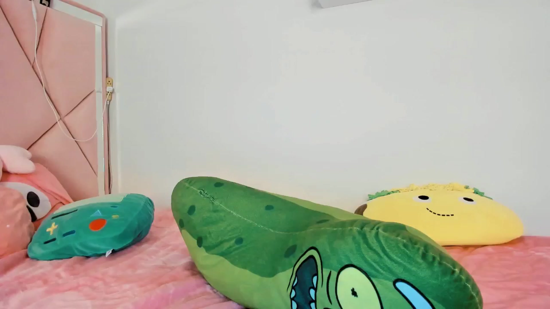 Gallery image thumbnail from Cherrycute666's myfreecams stream on, 12/15/2024, 07:57 image 15 of 20