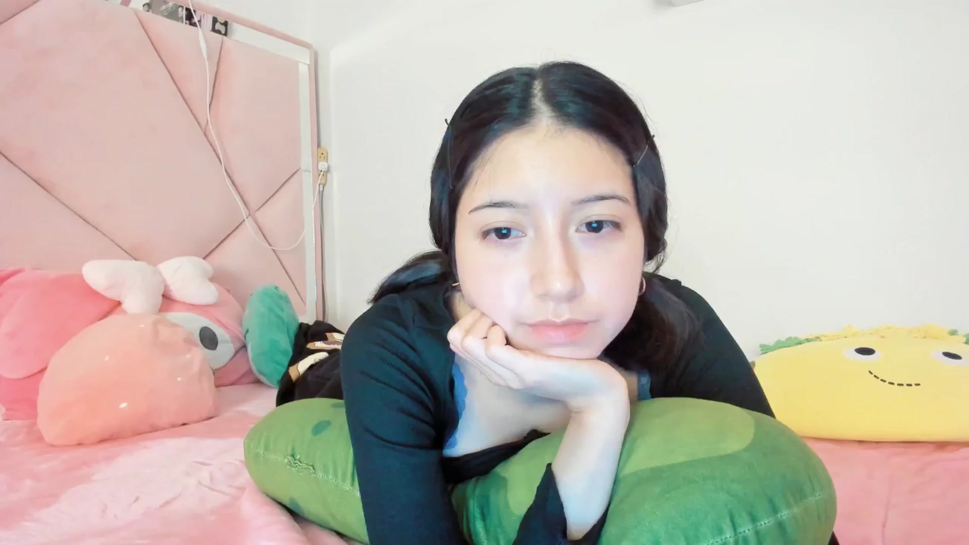 Gallery image thumbnail from Cherrycute666's myfreecams stream on, 12/15/2024, 07:57 image 14 of 20