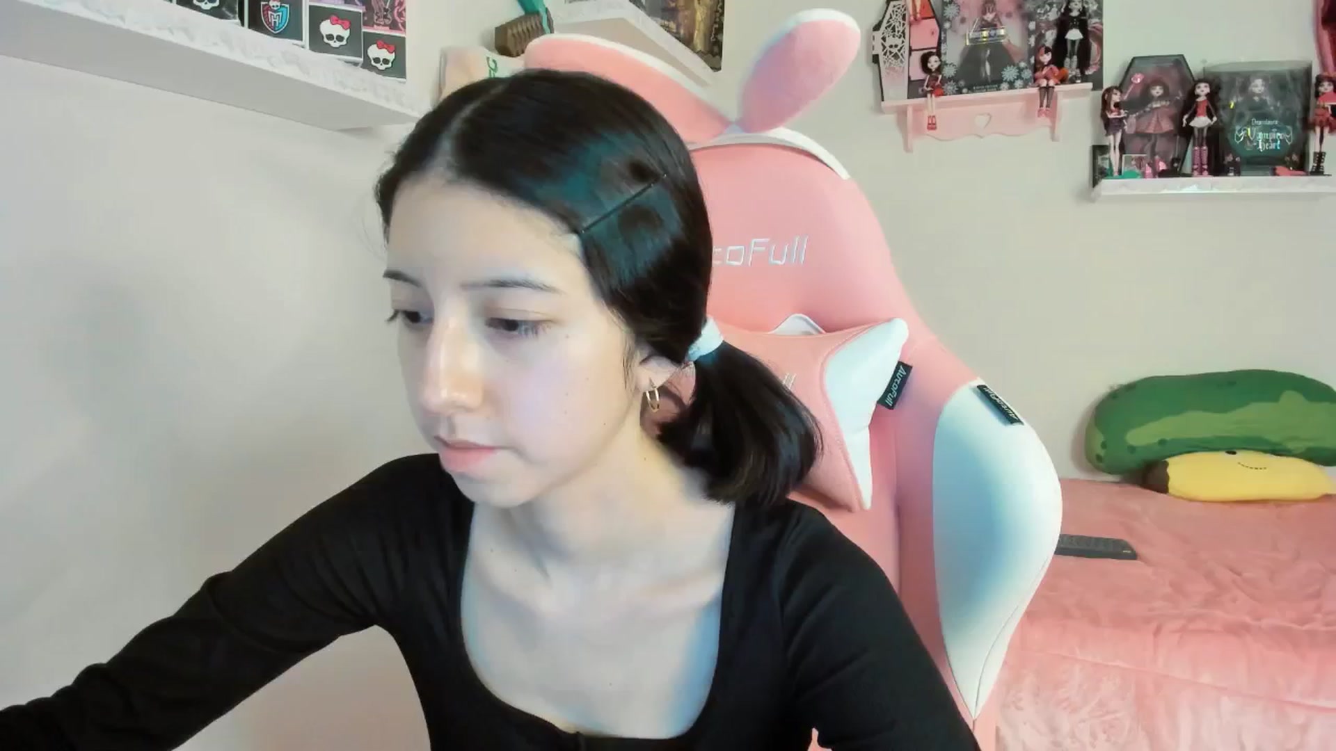 Gallery image thumbnail from Cherrycute666's myfreecams stream on, 12/15/2024, 07:57 image 6 of 20