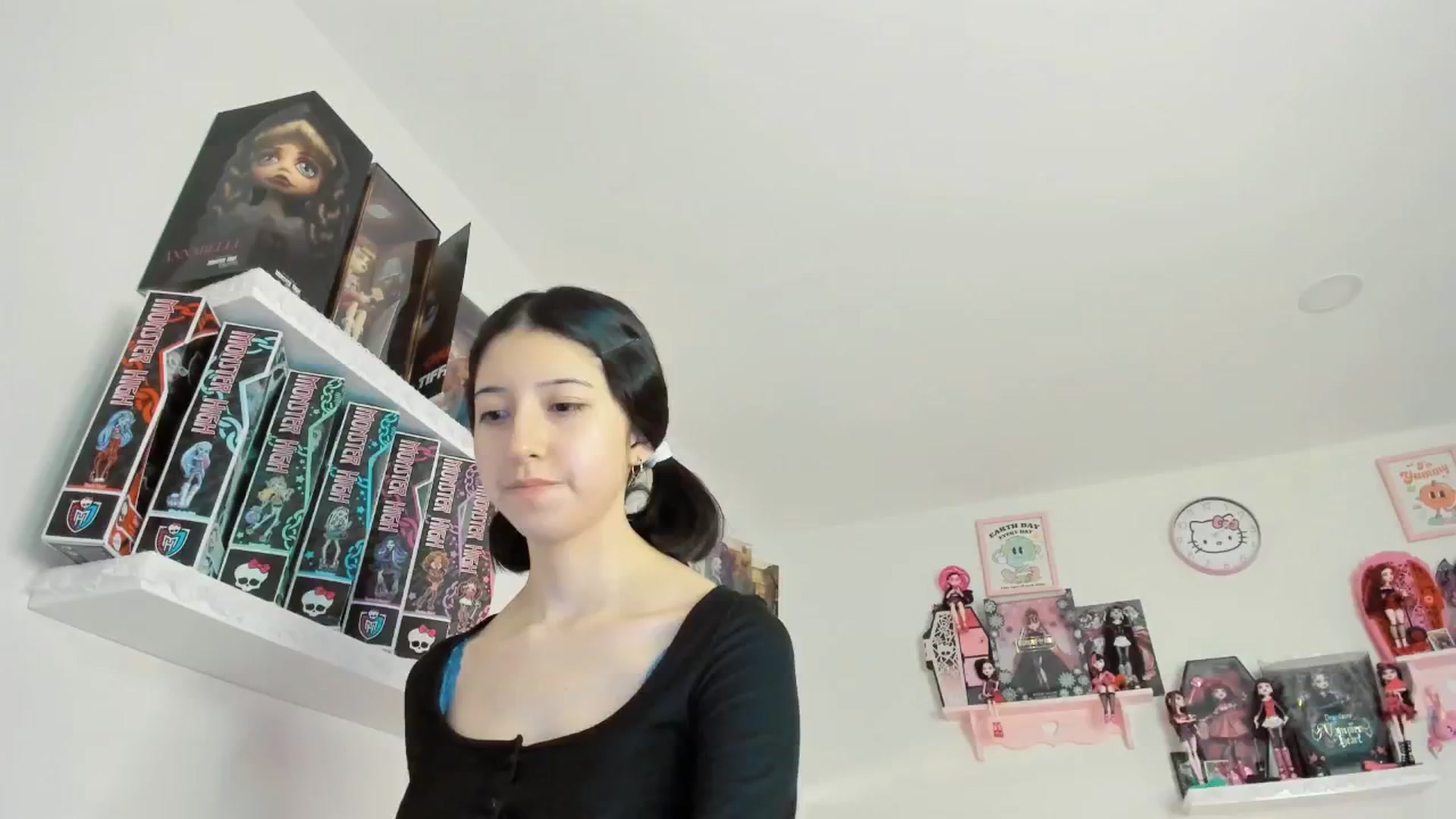 Gallery image thumbnail from Cherrycute666's myfreecams stream on, 12/15/2024, 07:57 image 5 of 20