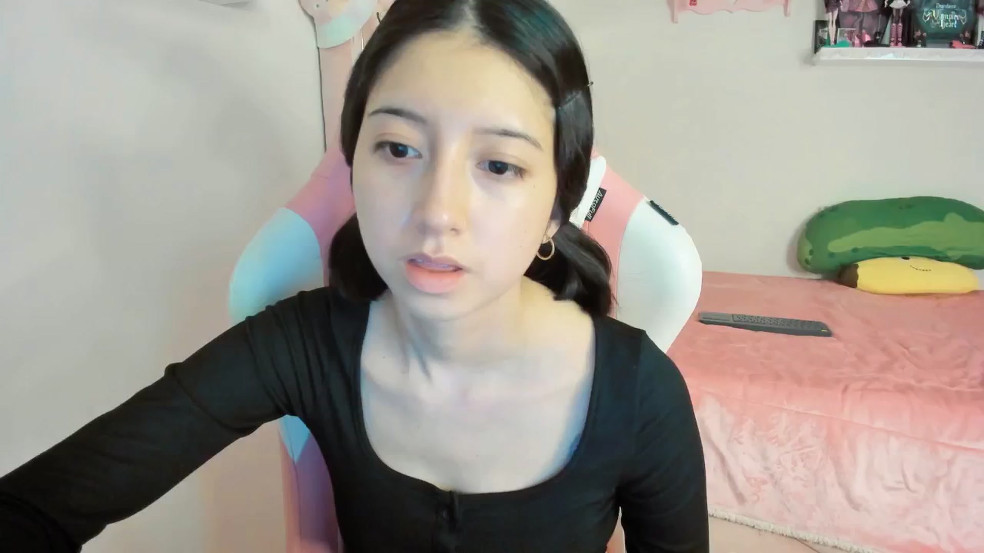 Gallery image thumbnail from Cherrycute666's myfreecams stream on, 12/15/2024, 07:57 image 8 of 20