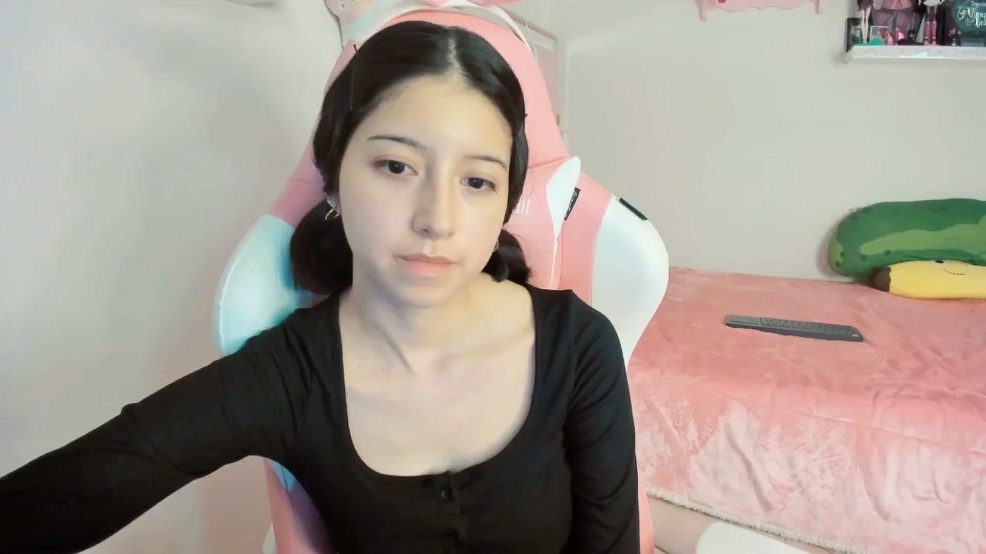 Gallery image thumbnail from Cherrycute666's myfreecams stream on, 12/15/2024, 07:57 image 9 of 20