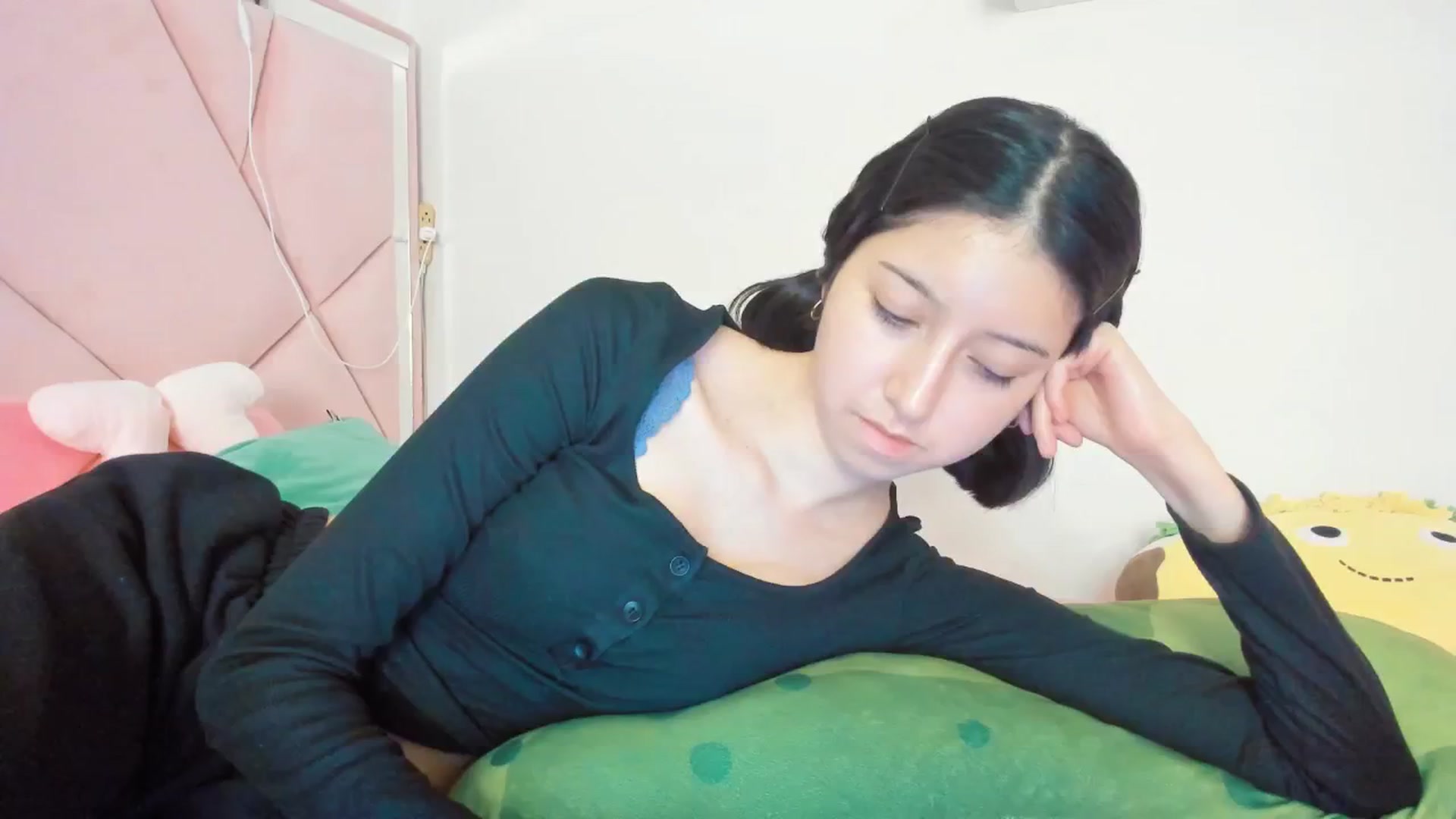 Gallery image thumbnail from Cherrycute666's myfreecams stream on, 12/15/2024, 07:57 image 10 of 20