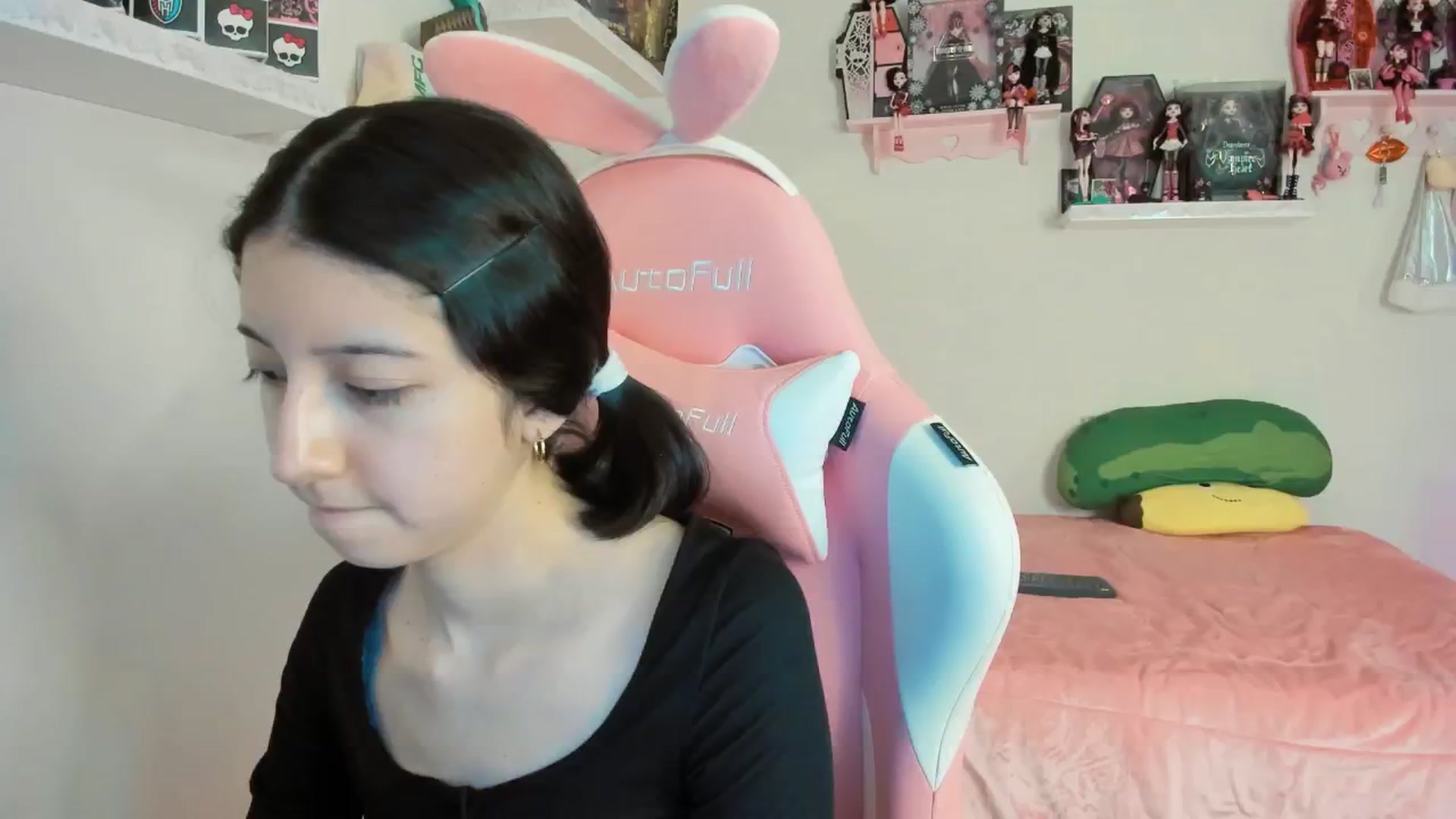 Gallery image thumbnail from Cherrycute666's myfreecams stream on, 12/15/2024, 07:57 image 3 of 20