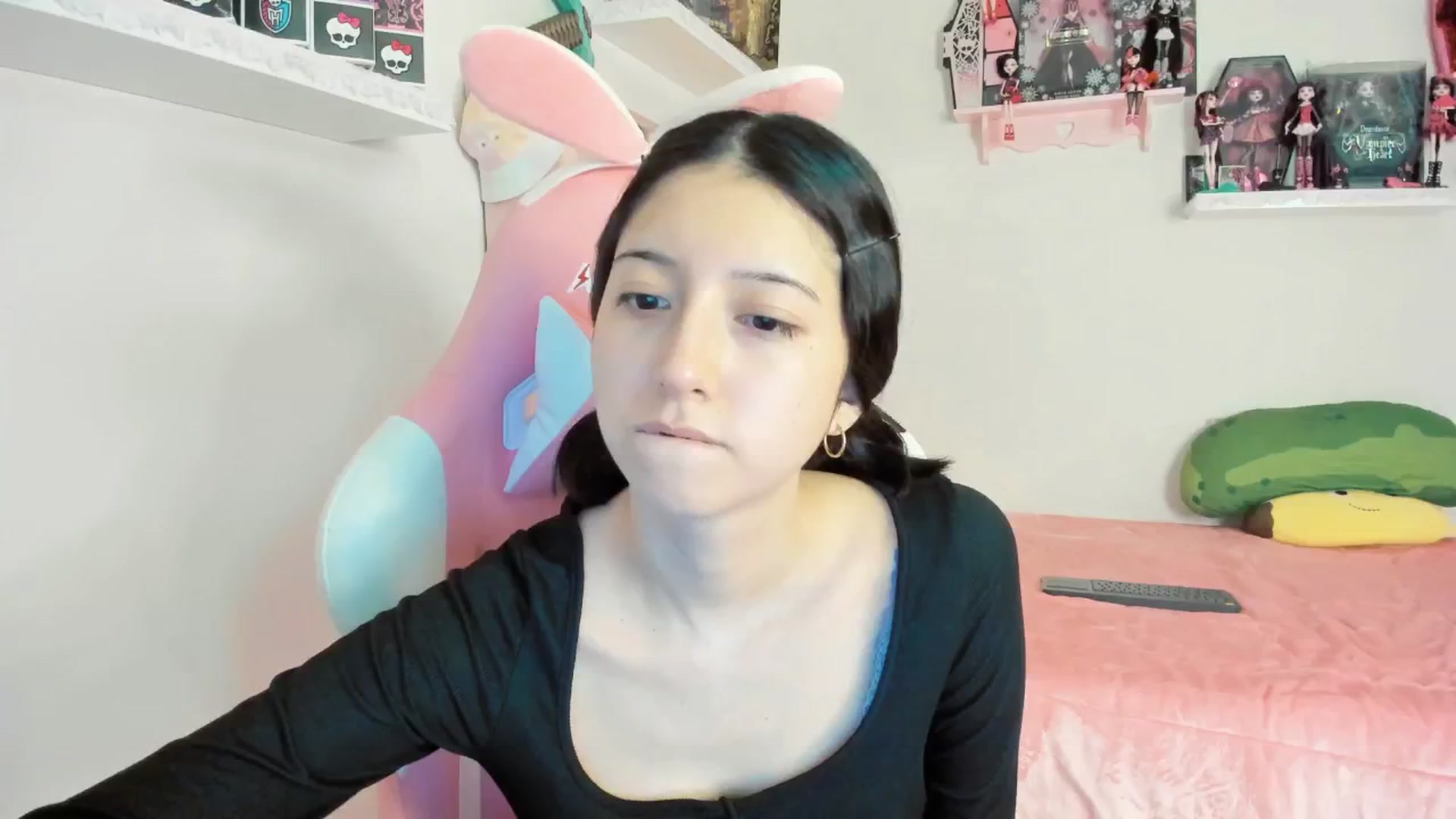 Gallery image thumbnail from Cherrycute666's myfreecams stream on, 12/15/2024, 07:57 image 4 of 20