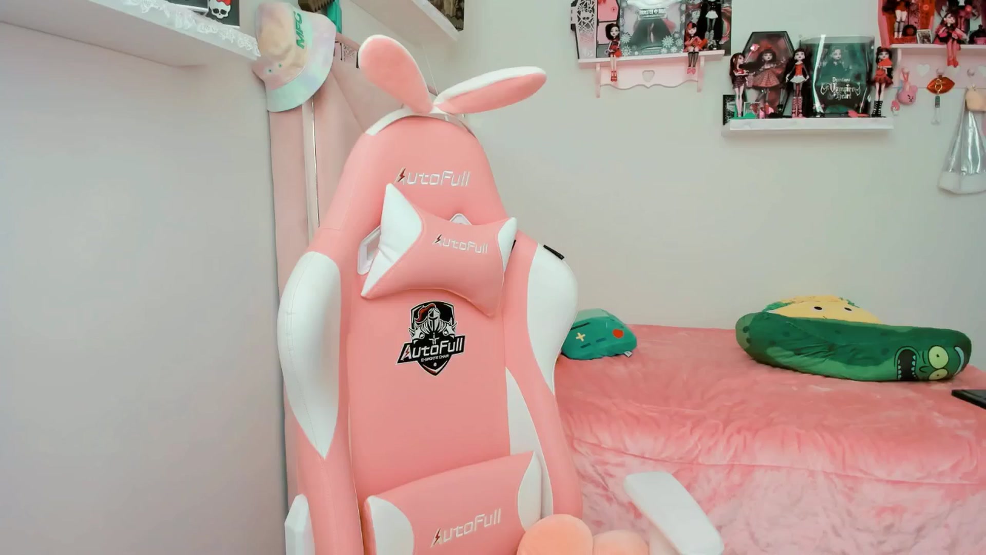 Gallery image thumbnail from Cherrycute666's myfreecams stream on, 12/16/2024, 21:47 image 3 of 20