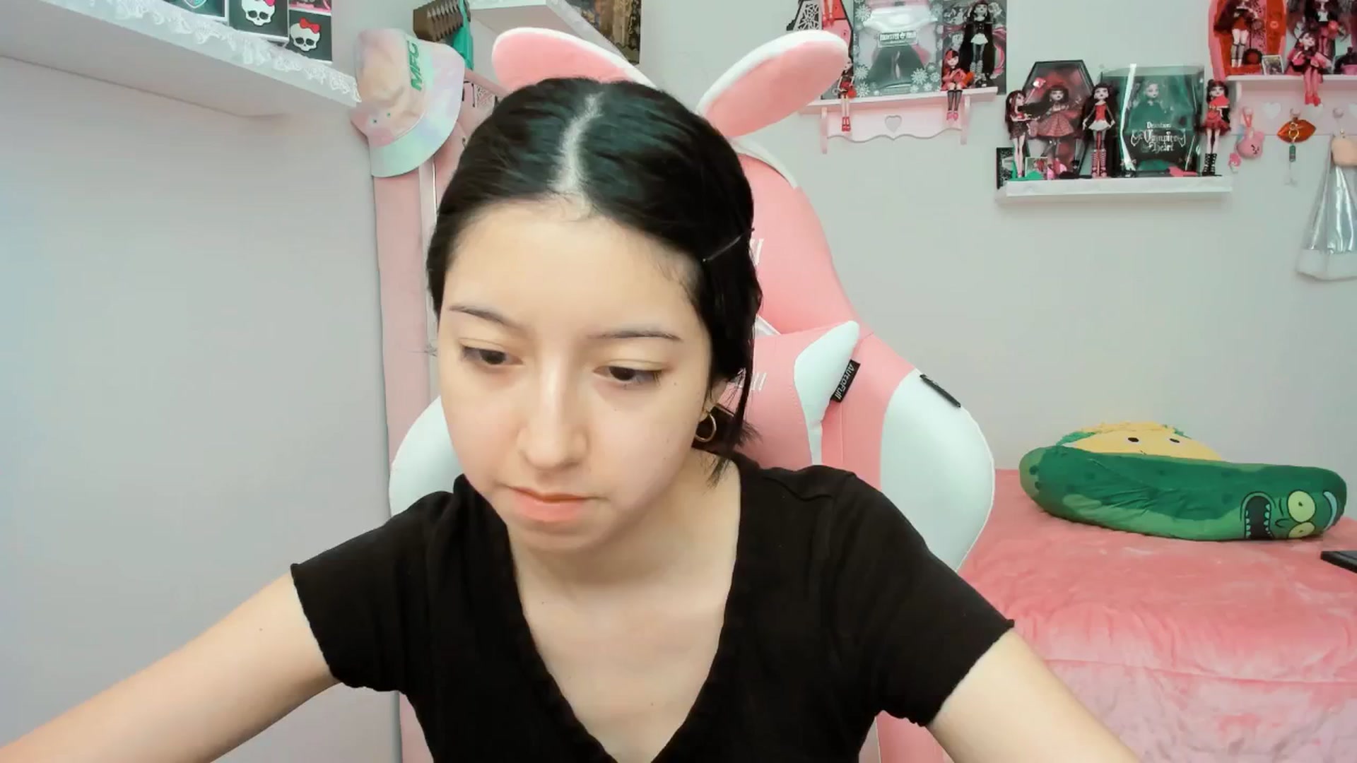 Gallery image thumbnail from Cherrycute666's myfreecams stream on, 12/16/2024, 21:47 image 2 of 20