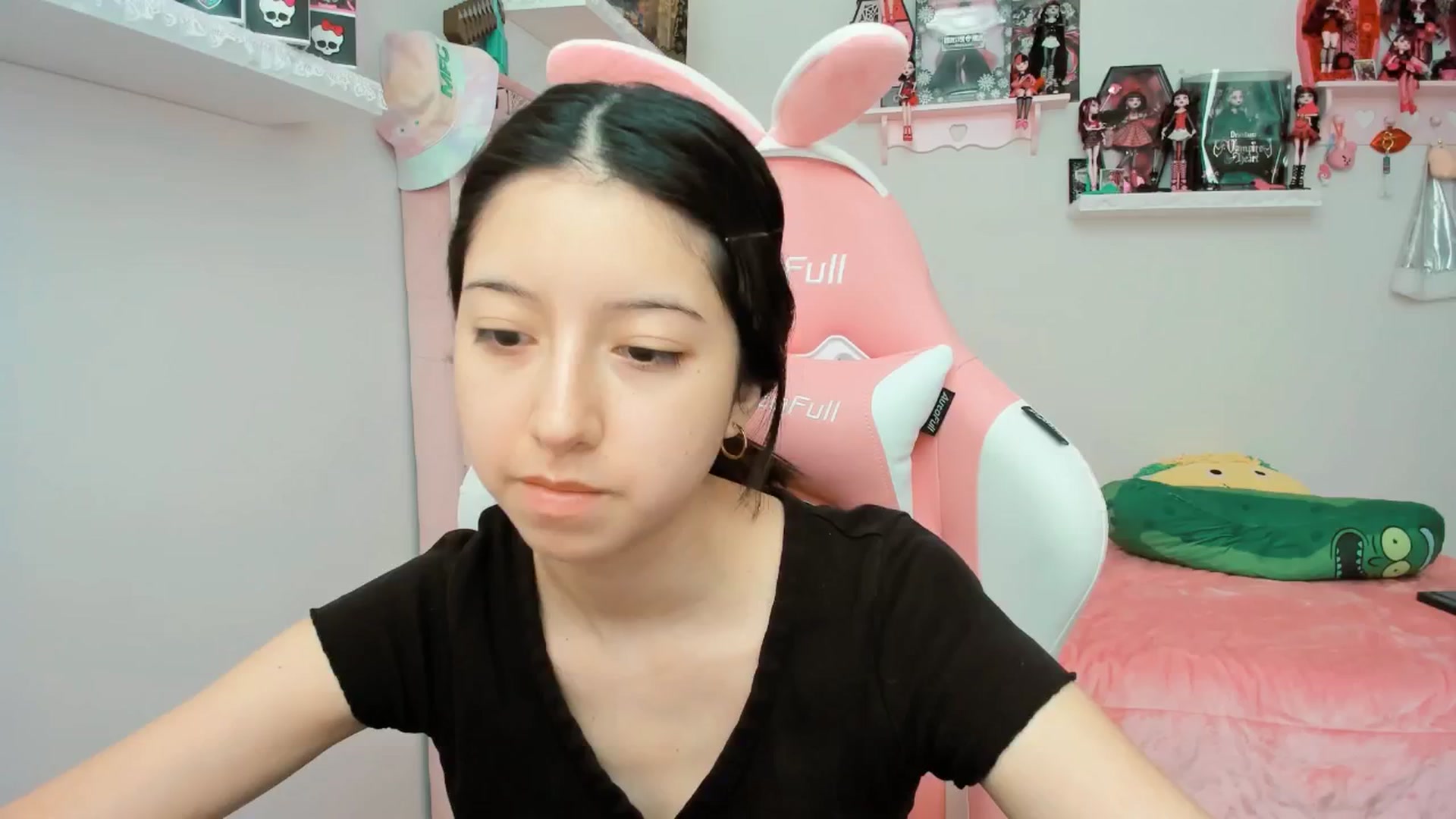 Gallery image thumbnail from Cherrycute666's myfreecams stream on, 12/16/2024, 21:47 image 1 of 20