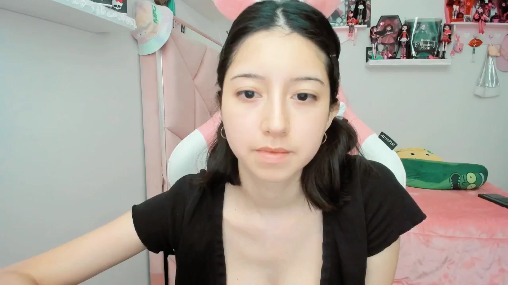 Gallery image thumbnail from Cherrycute666's myfreecams stream on, 12/16/2024, 22:53 image 6 of 20