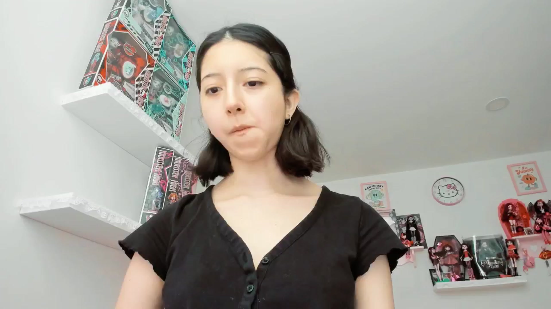 Gallery image thumbnail from Cherrycute666's myfreecams stream on, 12/16/2024, 22:53 image 15 of 20