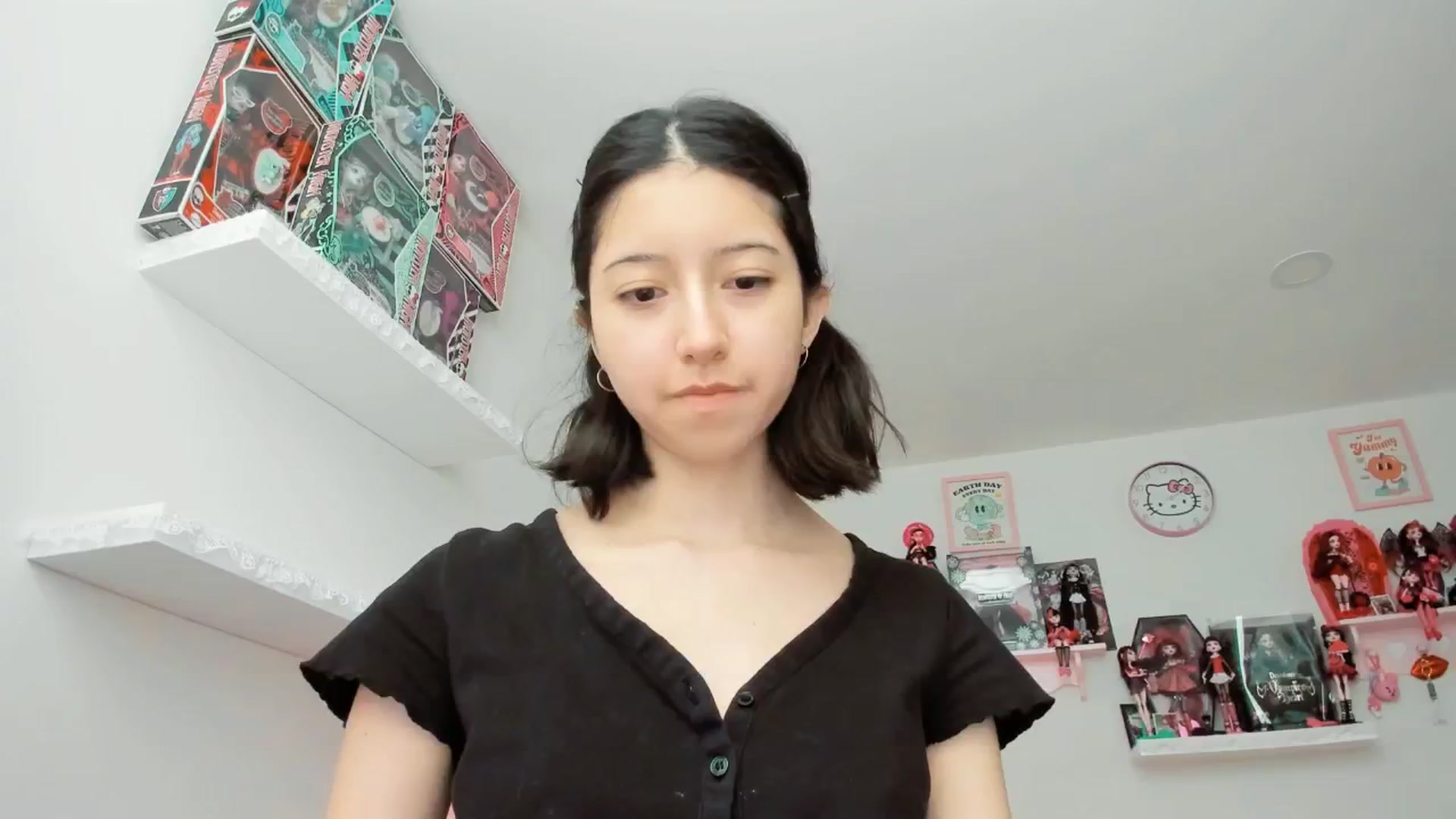 Gallery image thumbnail from Cherrycute666's myfreecams stream on, 12/16/2024, 22:53 image 19 of 20