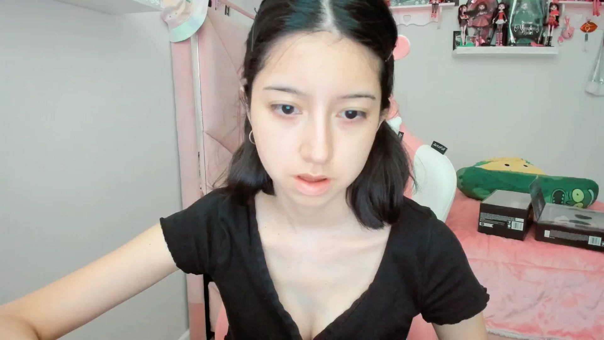 Gallery image thumbnail from Cherrycute666's myfreecams stream on, 12/16/2024, 23:30 image 6 of 20