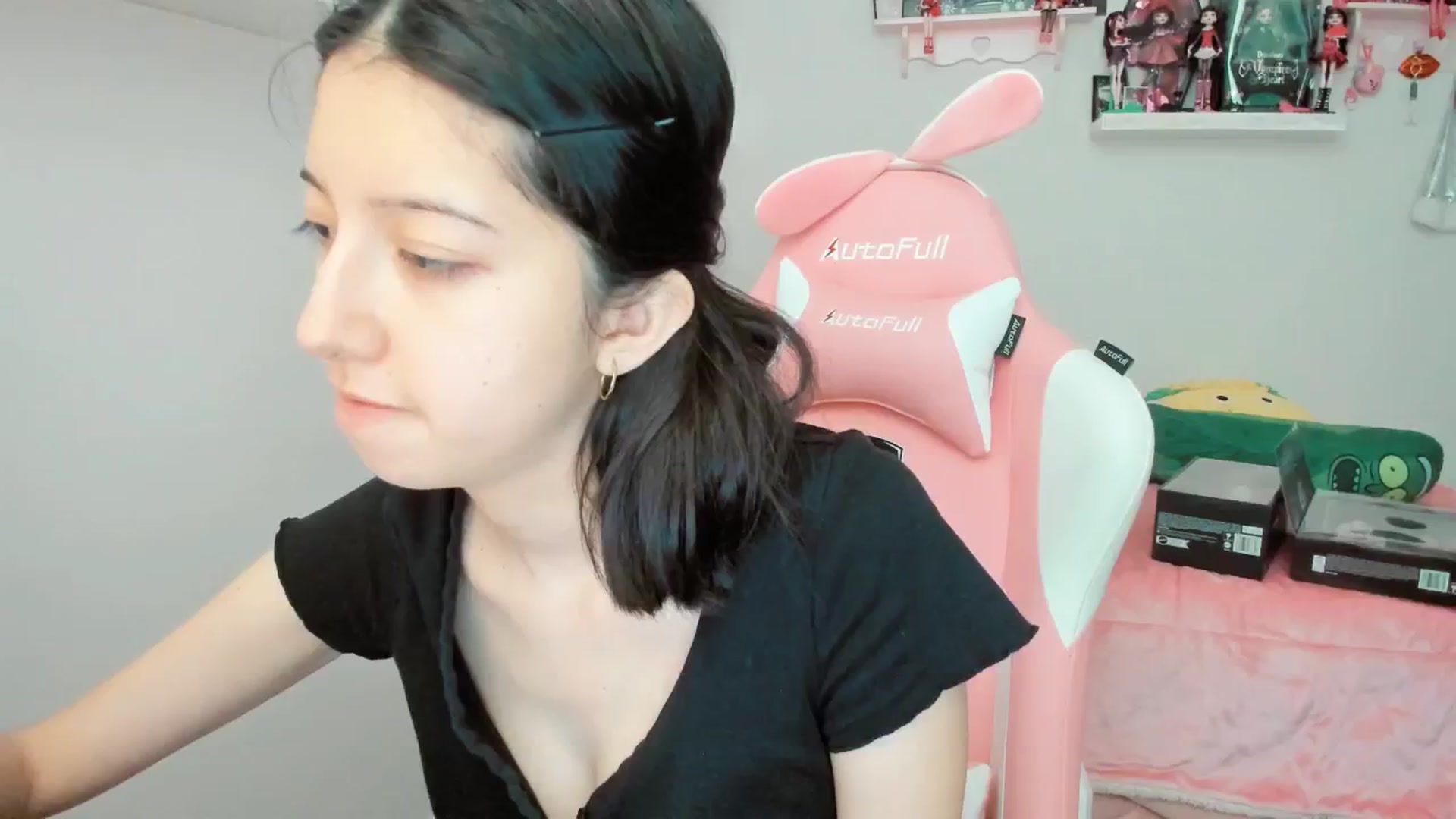 Gallery image thumbnail from Cherrycute666's myfreecams stream on, 12/16/2024, 23:30 image 9 of 20