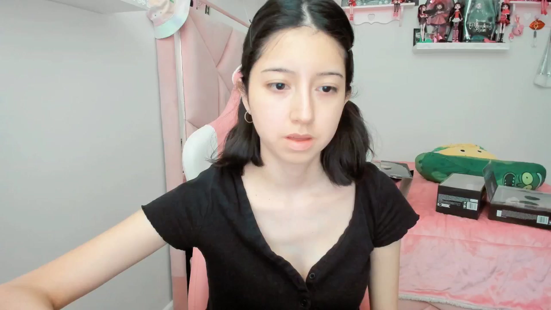 Gallery image thumbnail from Cherrycute666's myfreecams stream on, 12/16/2024, 23:30 image 3 of 20