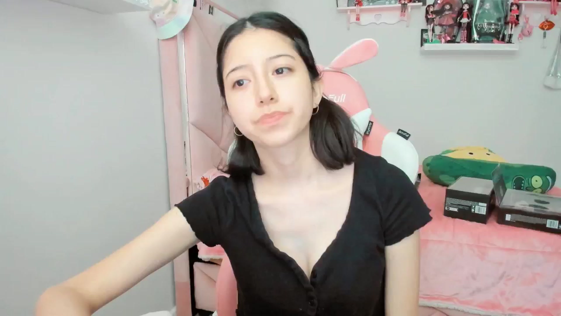 Gallery image thumbnail from Cherrycute666's myfreecams stream on, 12/16/2024, 23:30 image 5 of 20