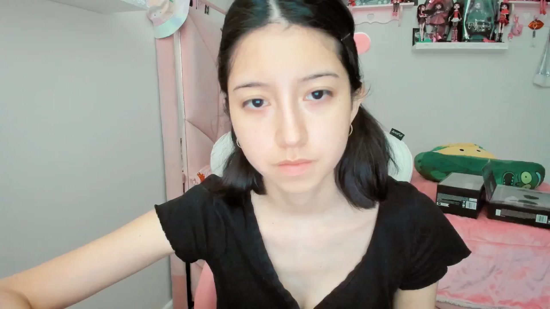 Gallery image thumbnail from Cherrycute666's myfreecams stream on, 12/16/2024, 23:30 image 10 of 20