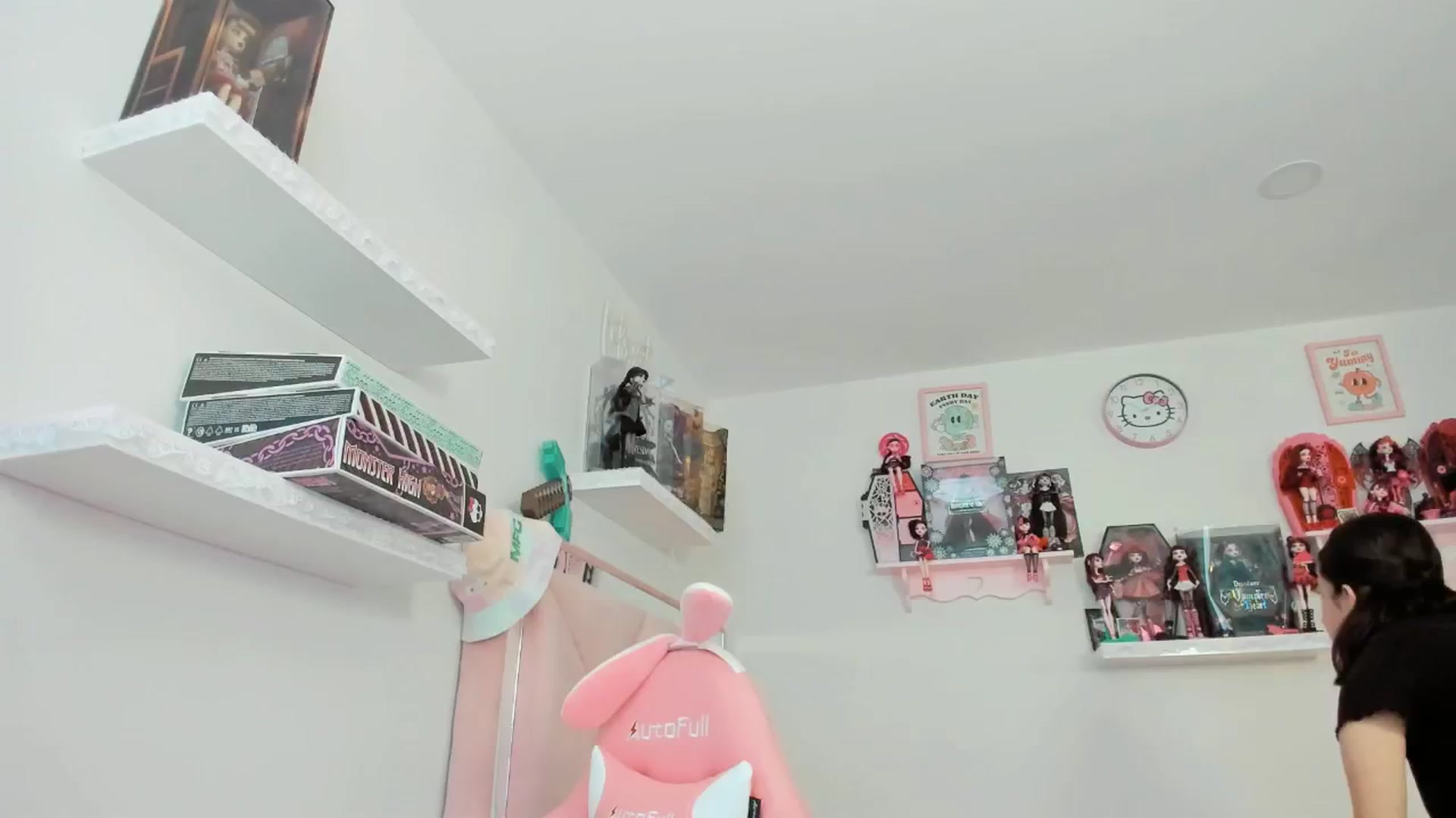 Gallery image thumbnail from Cherrycute666's myfreecams stream on, 12/16/2024, 23:30 image 15 of 20