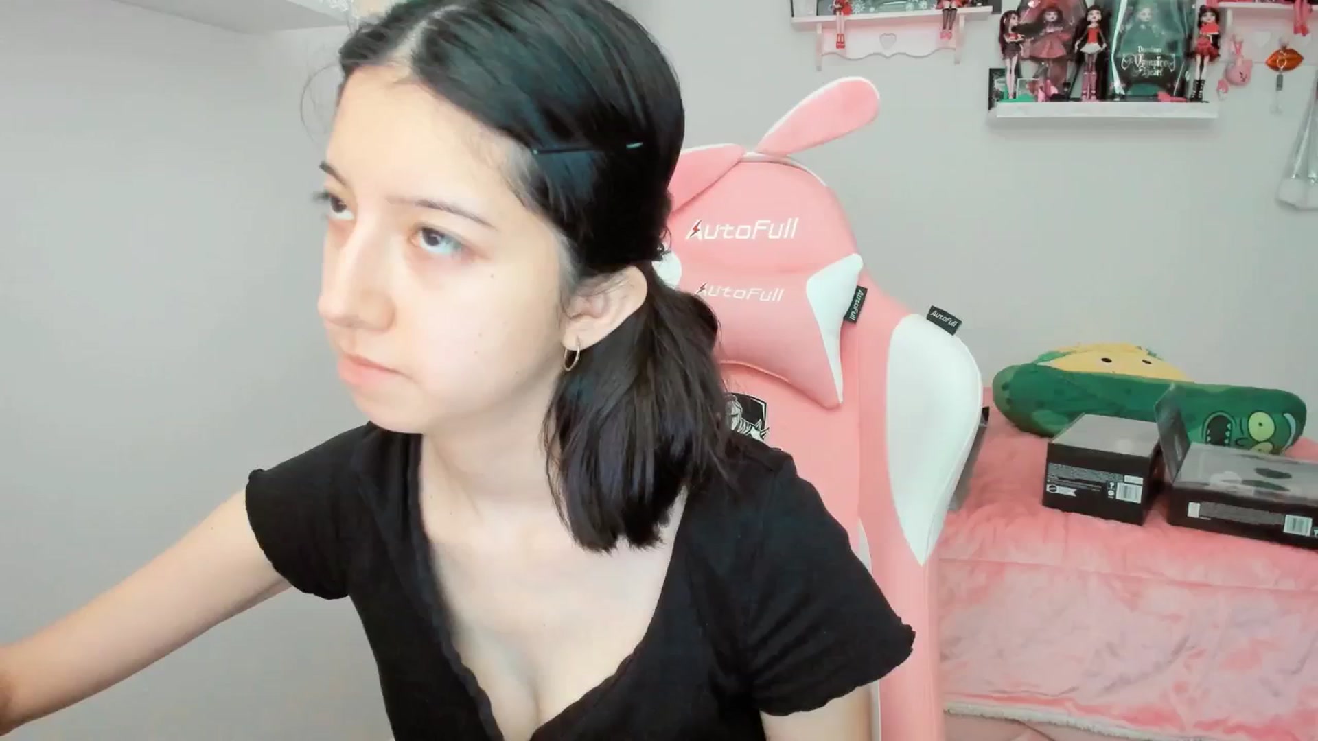 Gallery image thumbnail from Cherrycute666's myfreecams stream on, 12/16/2024, 23:30 image 8 of 20