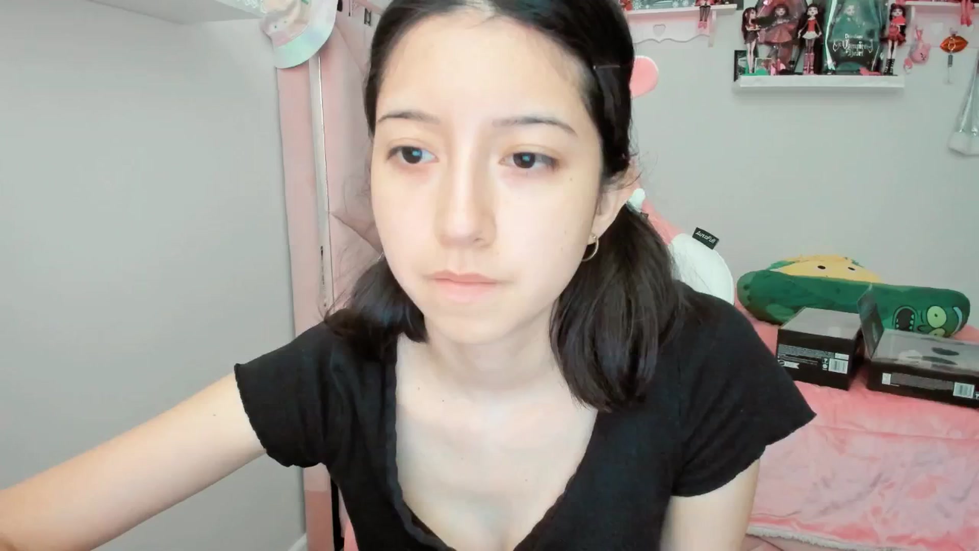 Gallery image thumbnail from Cherrycute666's myfreecams stream on, 12/16/2024, 23:30 image 7 of 20