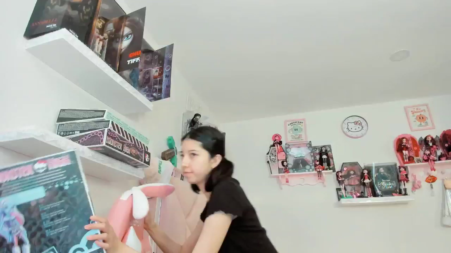 Gallery image thumbnail from Cherrycute666's myfreecams stream on, 12/16/2024, 23:30 image 16 of 20