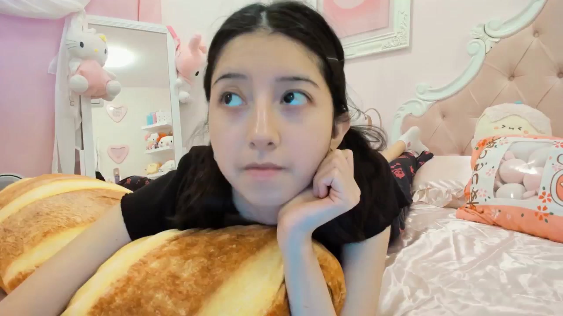 Gallery image thumbnail from Cherrycute666's myfreecams stream on, 12/17/2024, 24:31 image 4 of 20