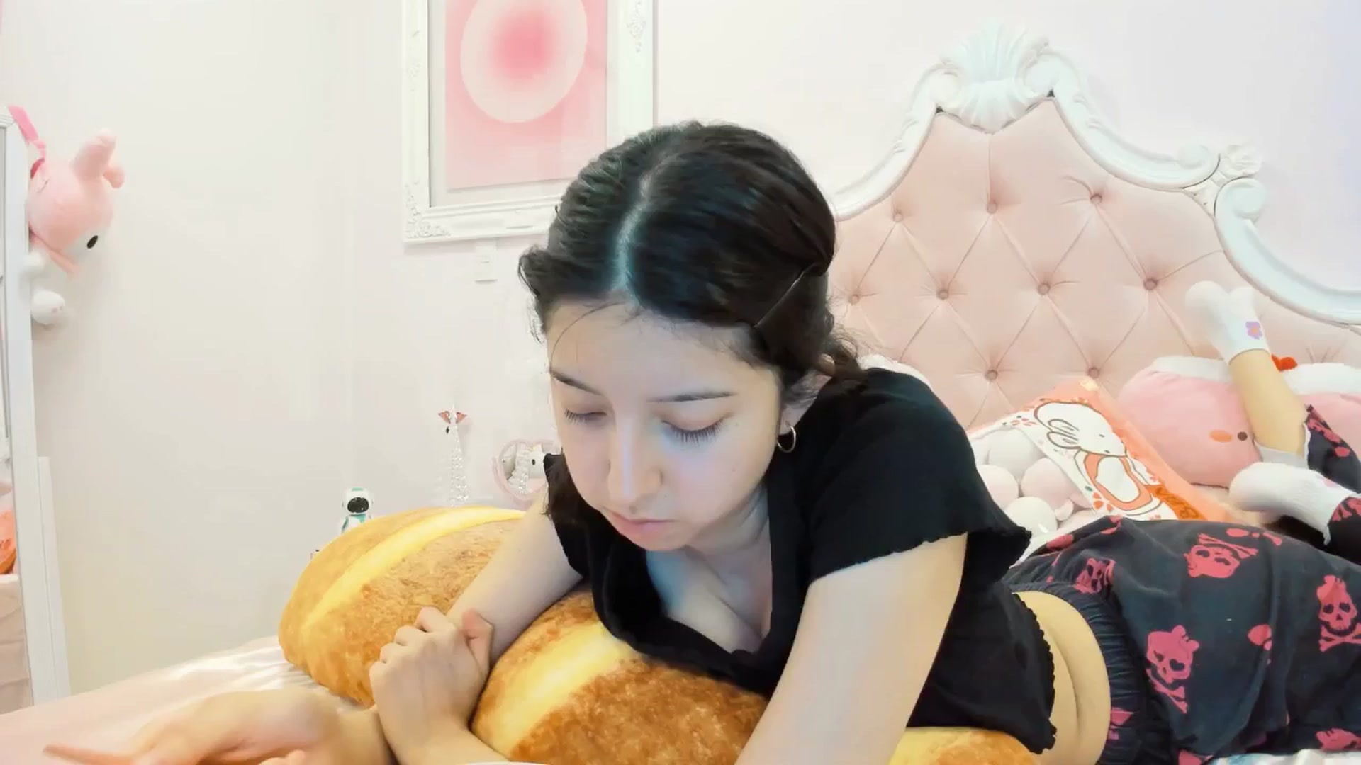 Gallery image thumbnail from Cherrycute666's myfreecams stream on, 12/17/2024, 01:16 image 11 of 20