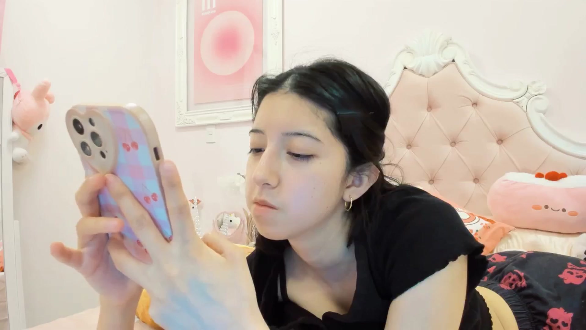 Gallery image thumbnail from Cherrycute666's myfreecams stream on, 12/17/2024, 01:16 image 15 of 20