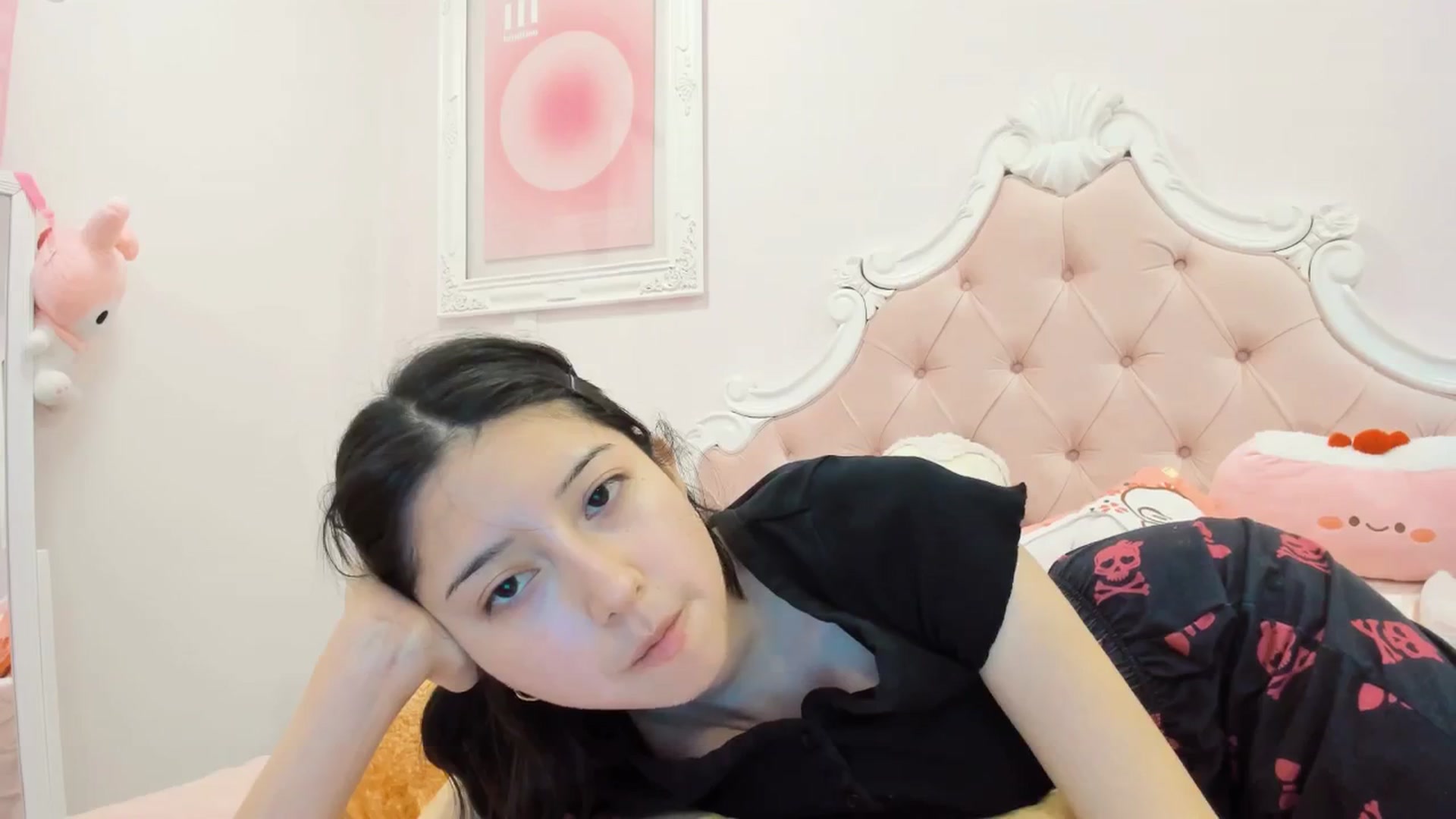 Gallery image thumbnail from Cherrycute666's myfreecams stream on, 12/17/2024, 01:16 image 14 of 20