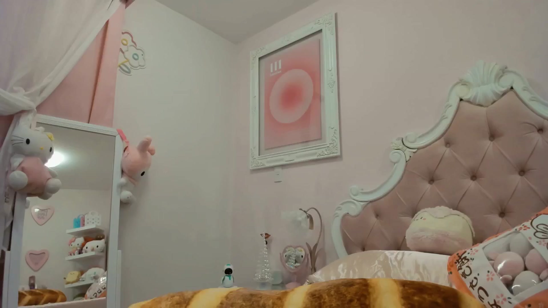 Gallery image thumbnail from Cherrycute666's myfreecams stream on, 12/17/2024, 01:16 image 5 of 20