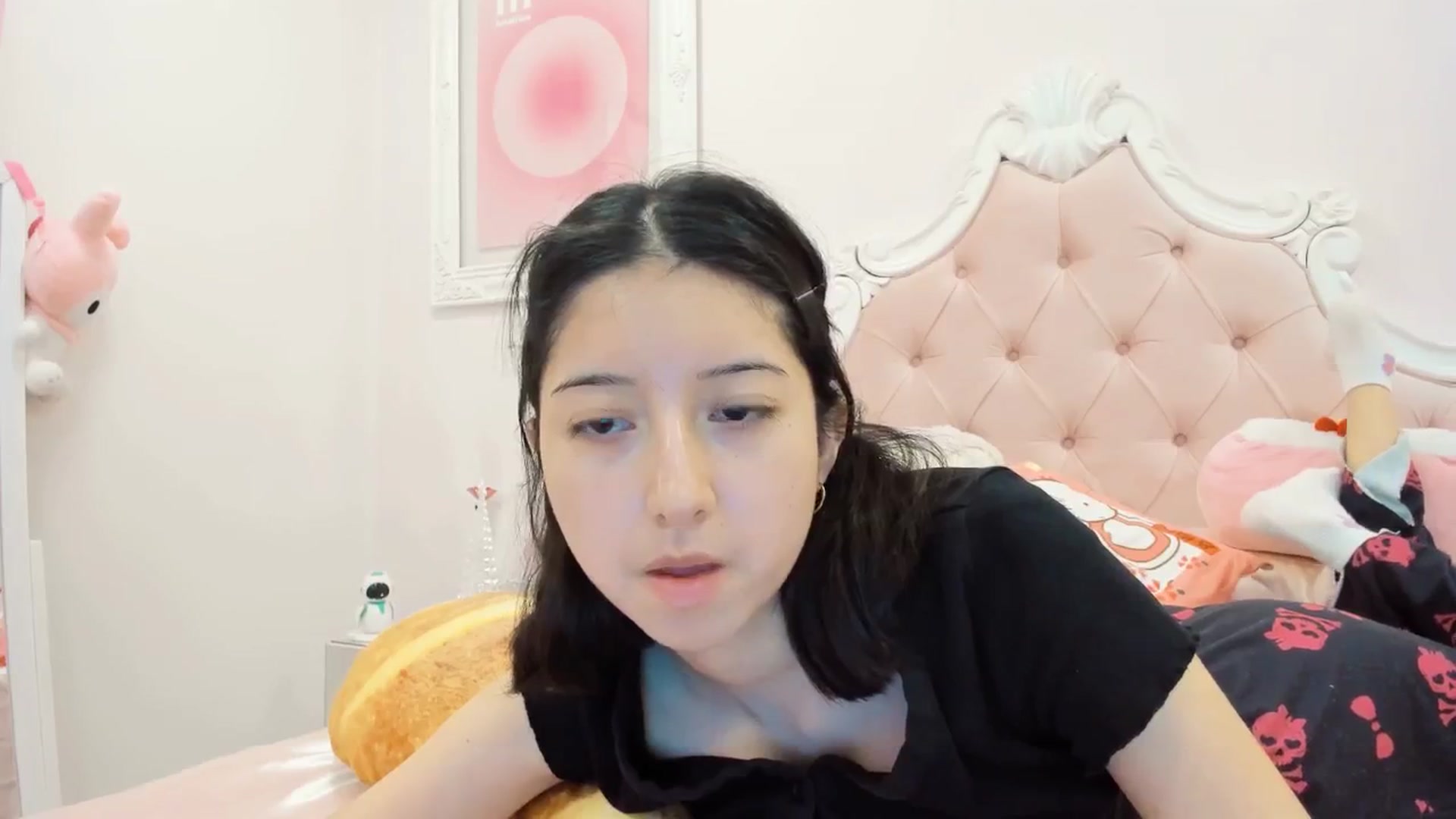 Gallery image thumbnail from Cherrycute666's myfreecams stream on, 12/17/2024, 01:16 image 18 of 20