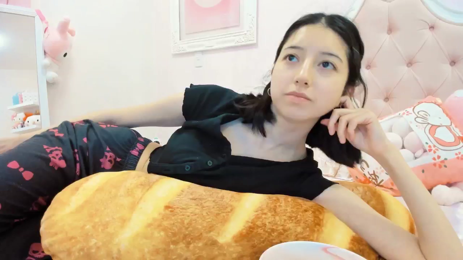 Gallery image thumbnail from Cherrycute666's myfreecams stream on, 12/17/2024, 01:16 image 1 of 20