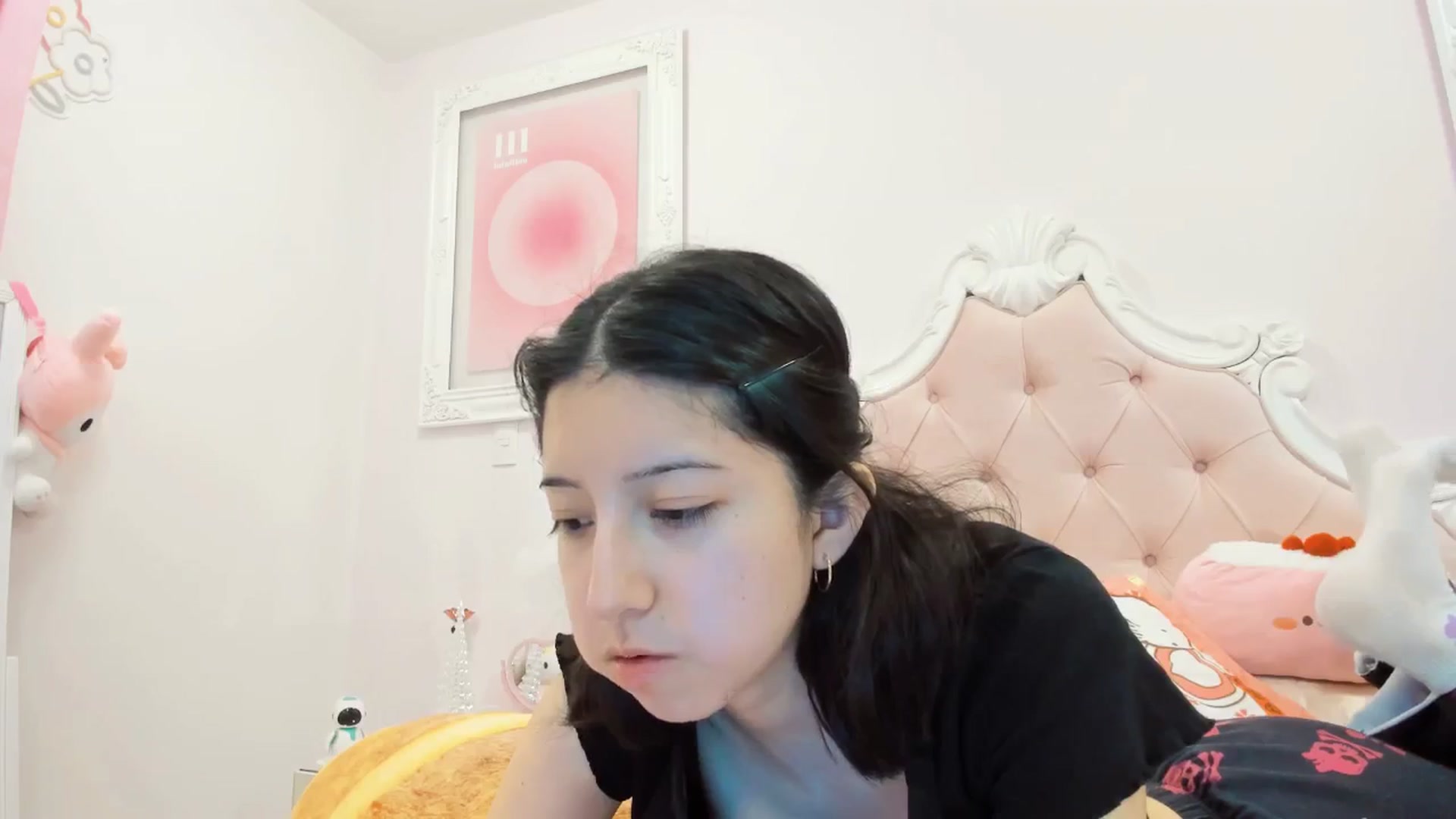 Gallery image thumbnail from Cherrycute666's myfreecams stream on, 12/17/2024, 01:16 image 13 of 20