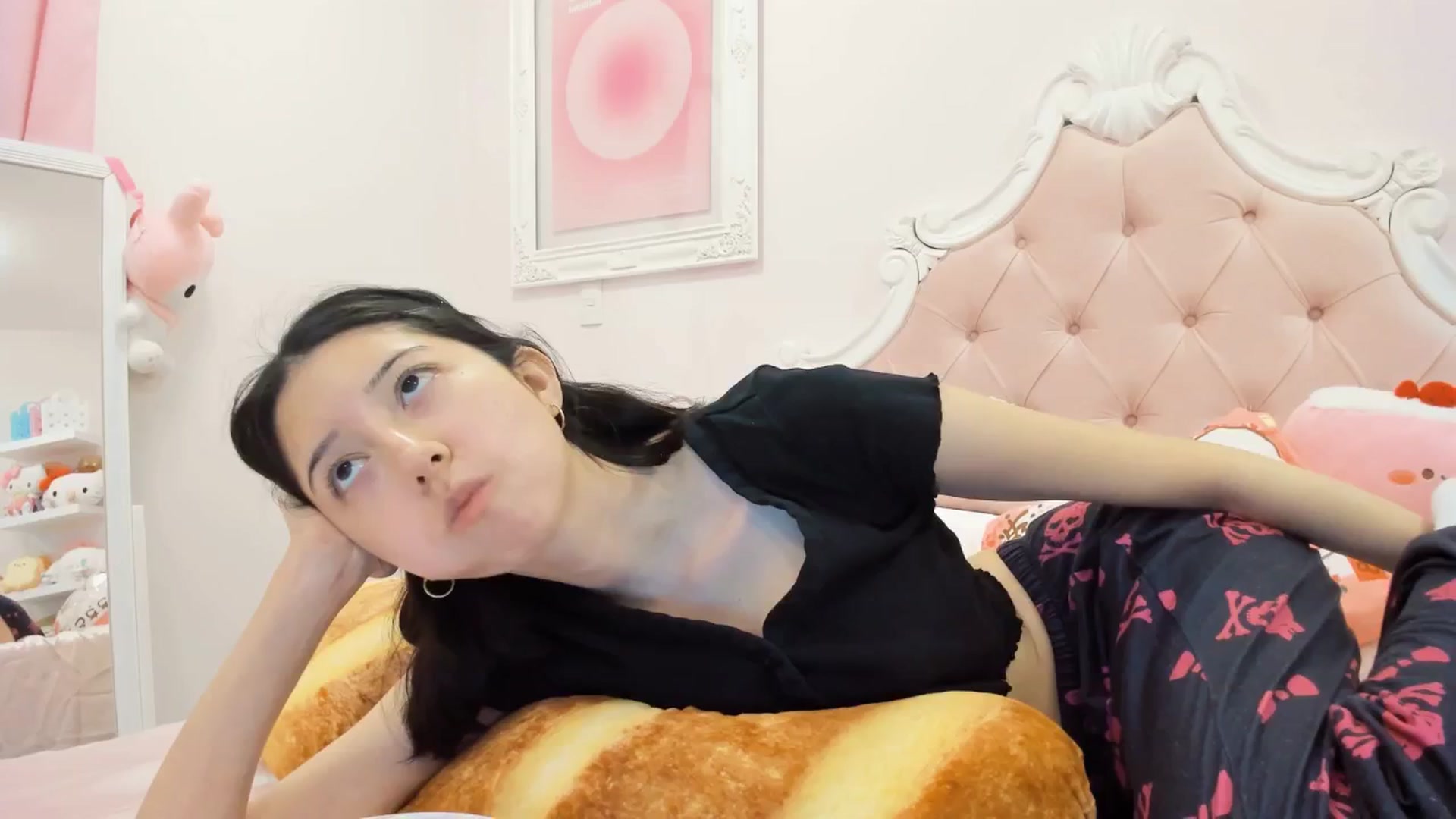 Gallery image thumbnail from Cherrycute666's myfreecams stream on, 12/17/2024, 01:16 image 8 of 20