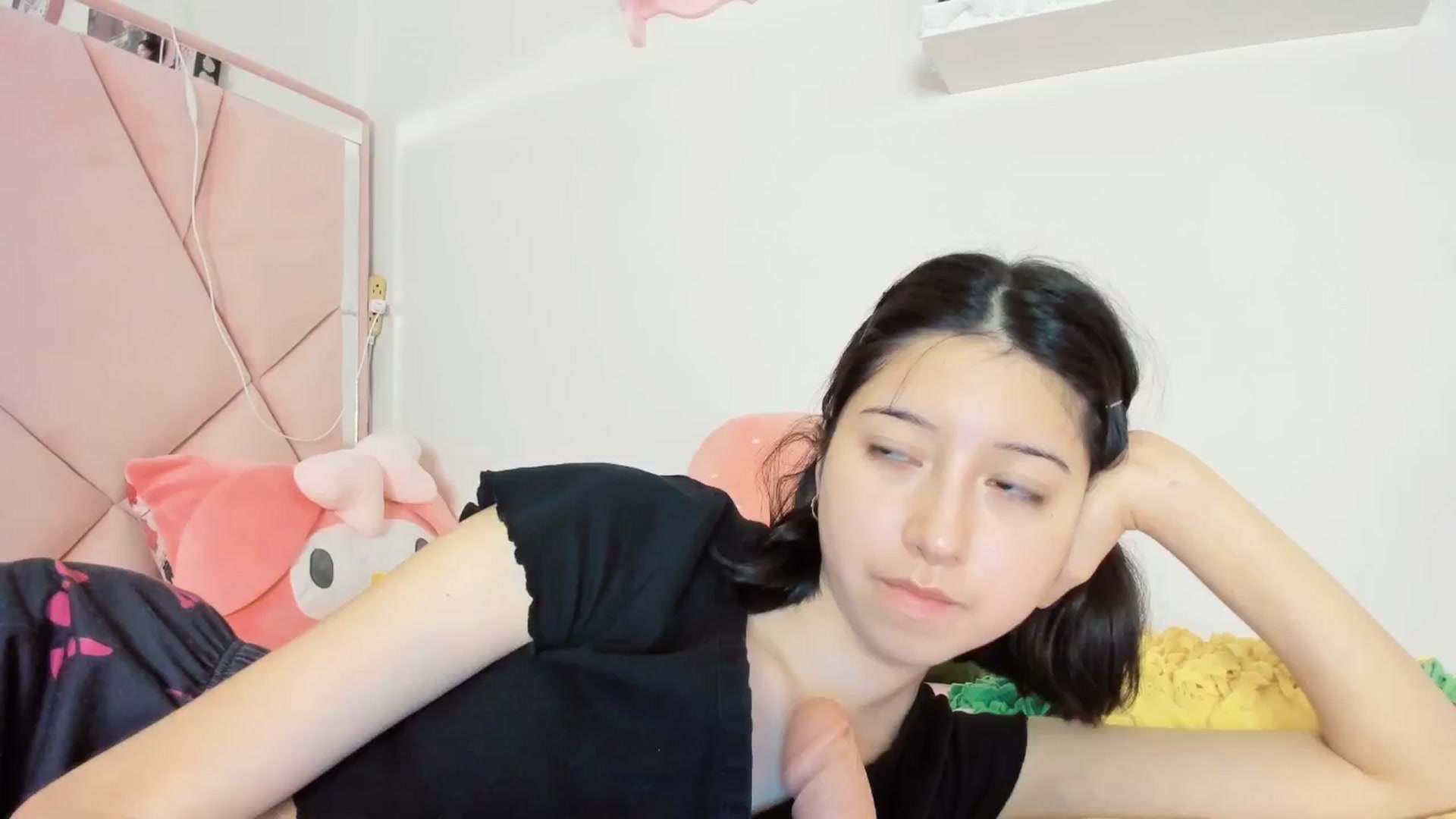 Gallery image thumbnail from Cherrycute666's myfreecams stream on, 12/17/2024, 06:48 image 8 of 20