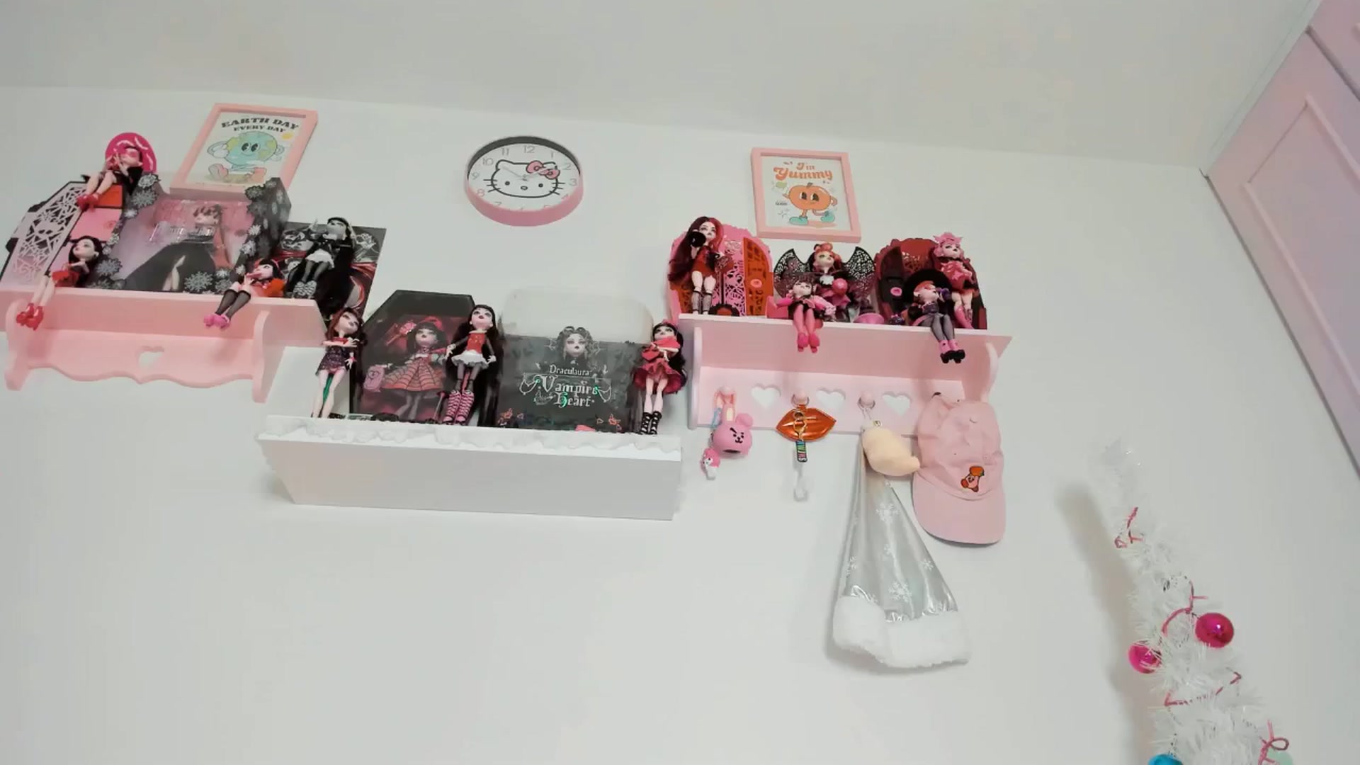 Gallery image thumbnail from Cherrycute666's myfreecams stream on, 12/17/2024, 06:48 image 15 of 20