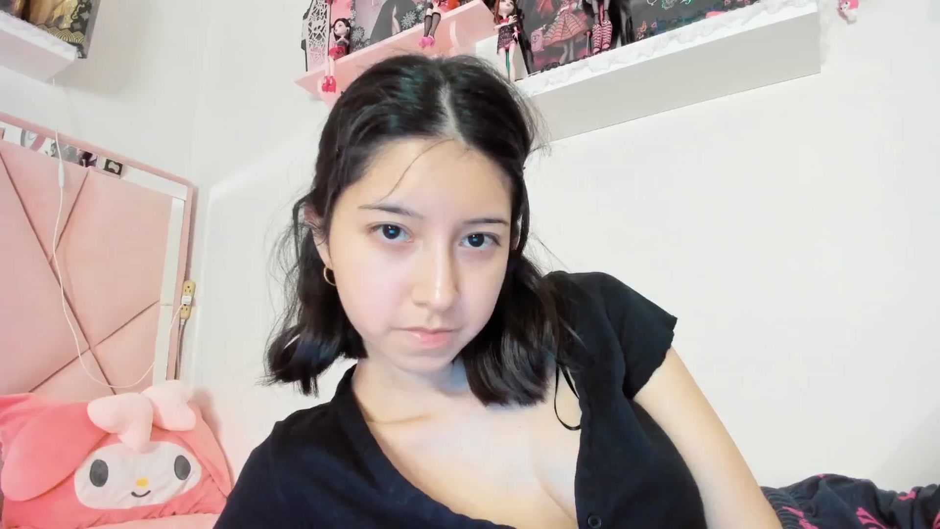 Gallery image thumbnail from Cherrycute666's myfreecams stream on, 12/17/2024, 06:48 image 20 of 20