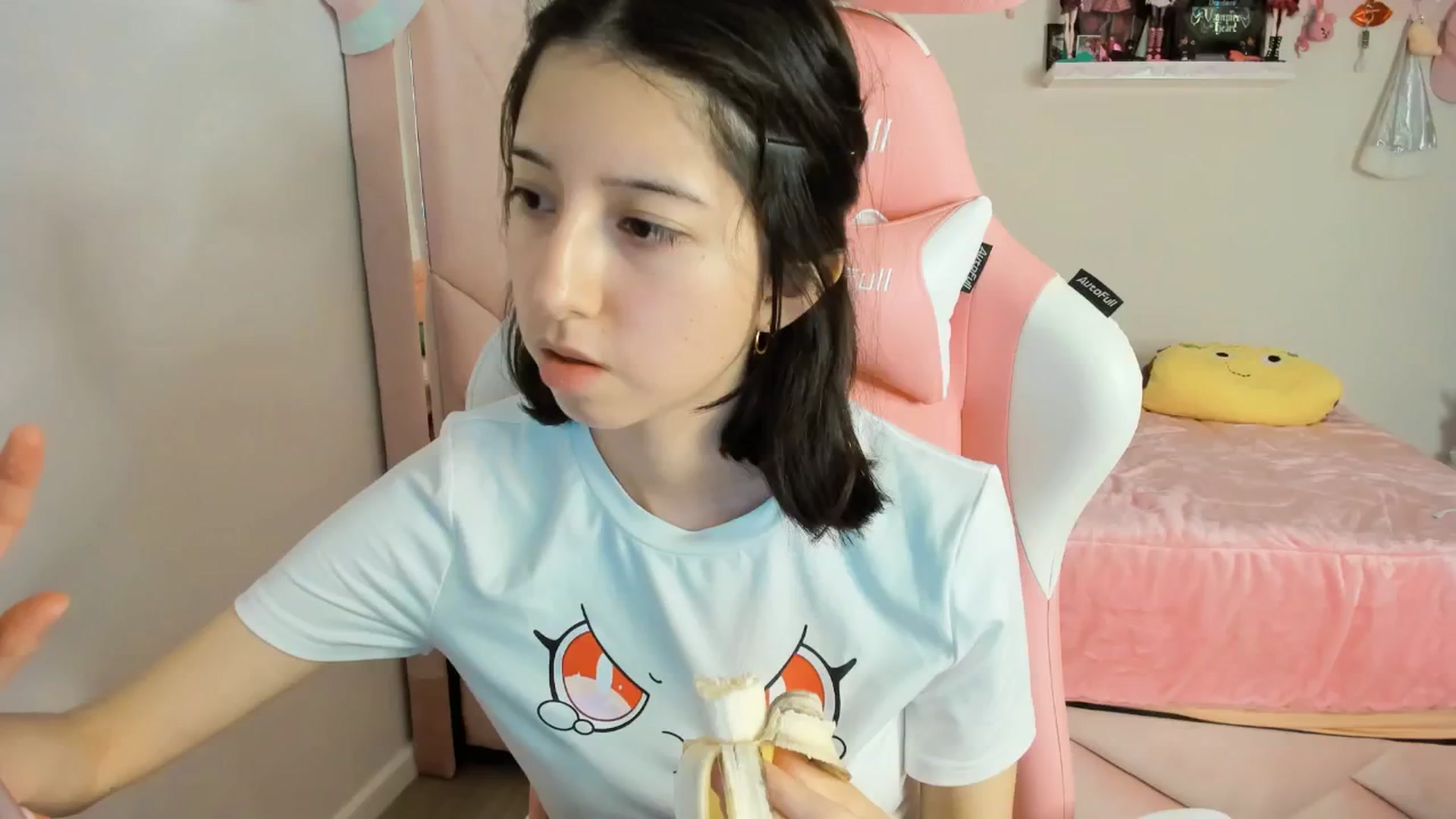 Gallery image thumbnail from Cherrycute666's myfreecams stream on, 12/18/2024, 07:10 image 14 of 20
