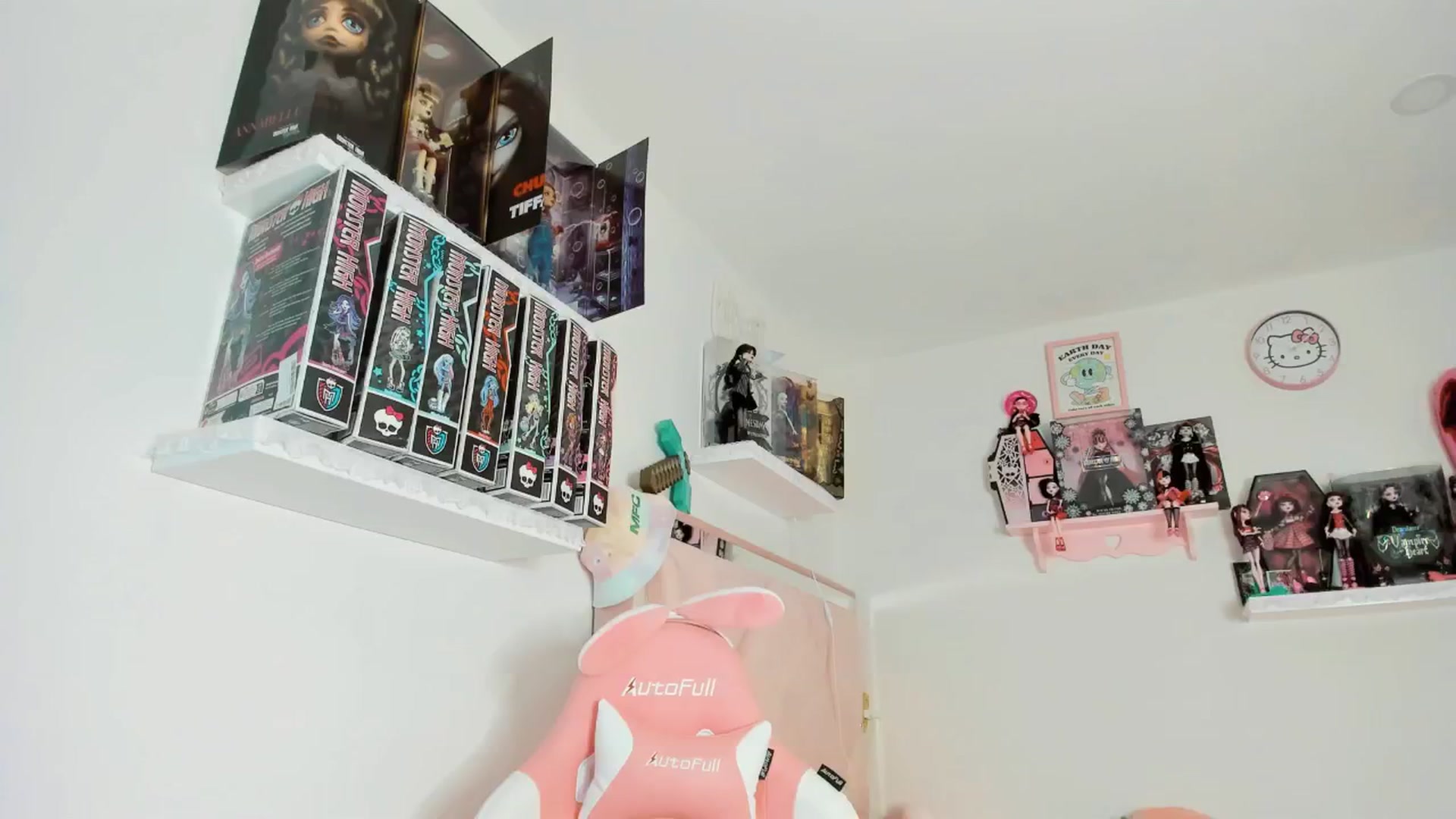 Gallery image thumbnail from Cherrycute666's myfreecams stream on, 12/18/2024, 07:10 image 7 of 20