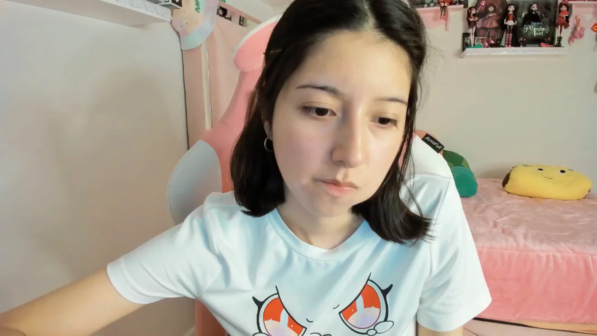 Gallery image thumbnail from Cherrycute666's myfreecams stream on, 12/18/2024, 07:10 image 16 of 20