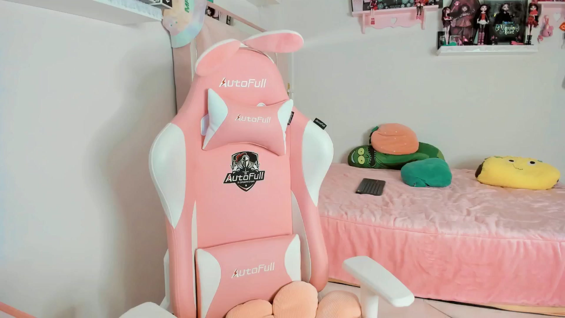 Gallery image thumbnail from Cherrycute666's myfreecams stream on, 12/18/2024, 07:10 image 20 of 20