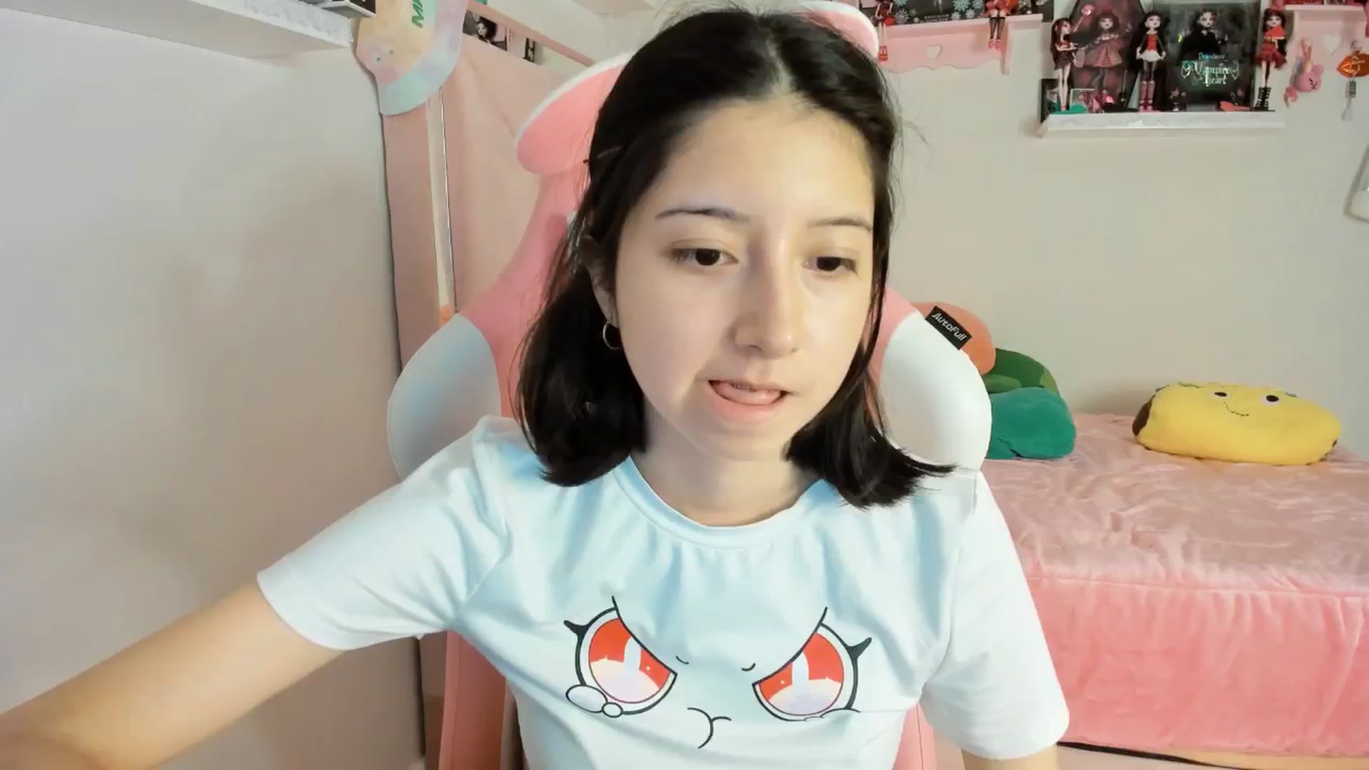 Gallery image thumbnail from Cherrycute666's myfreecams stream on, 12/18/2024, 07:10 image 1 of 20