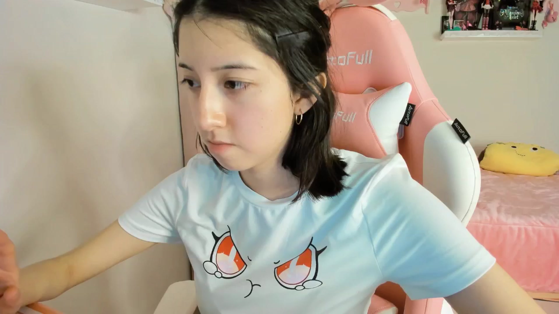 Gallery image thumbnail from Cherrycute666's myfreecams stream on, 12/18/2024, 07:22 image 10 of 20