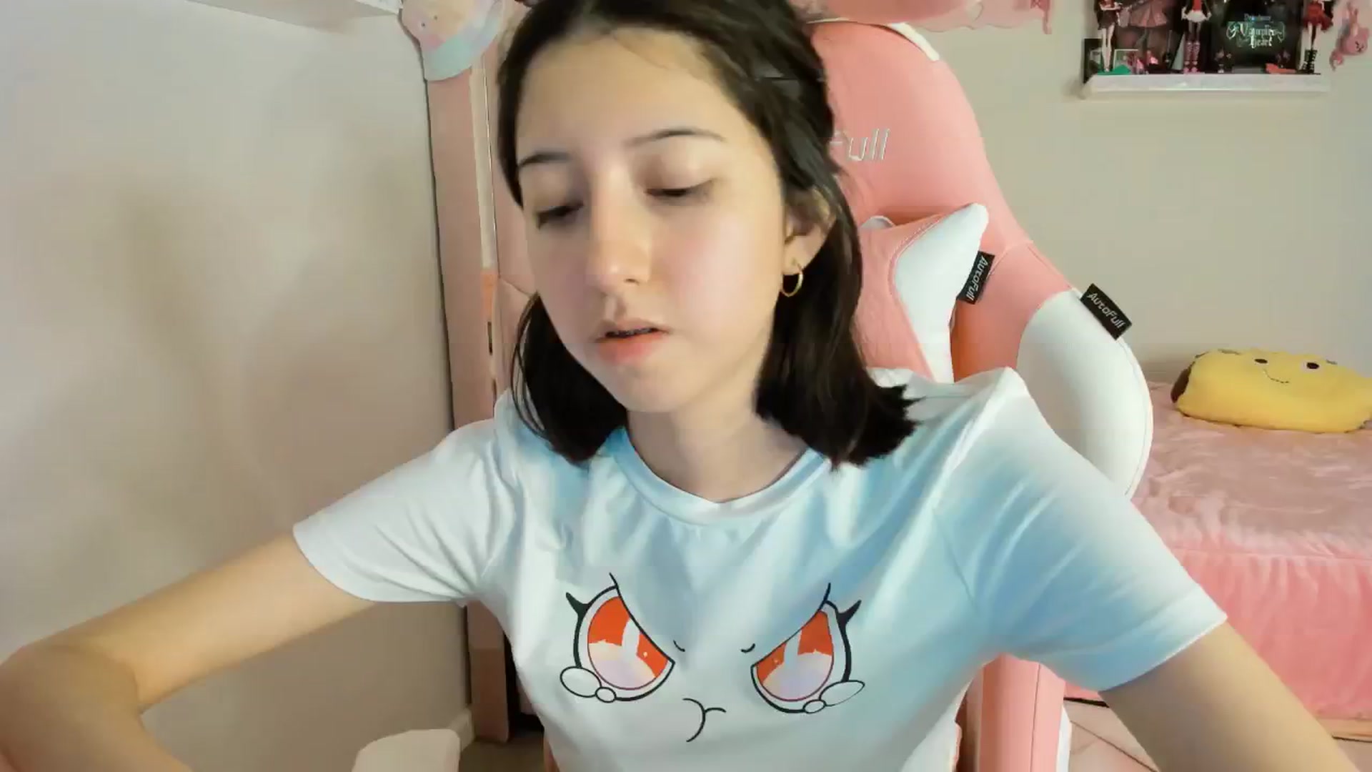 Gallery image thumbnail from Cherrycute666's myfreecams stream on, 12/18/2024, 07:22 image 7 of 20