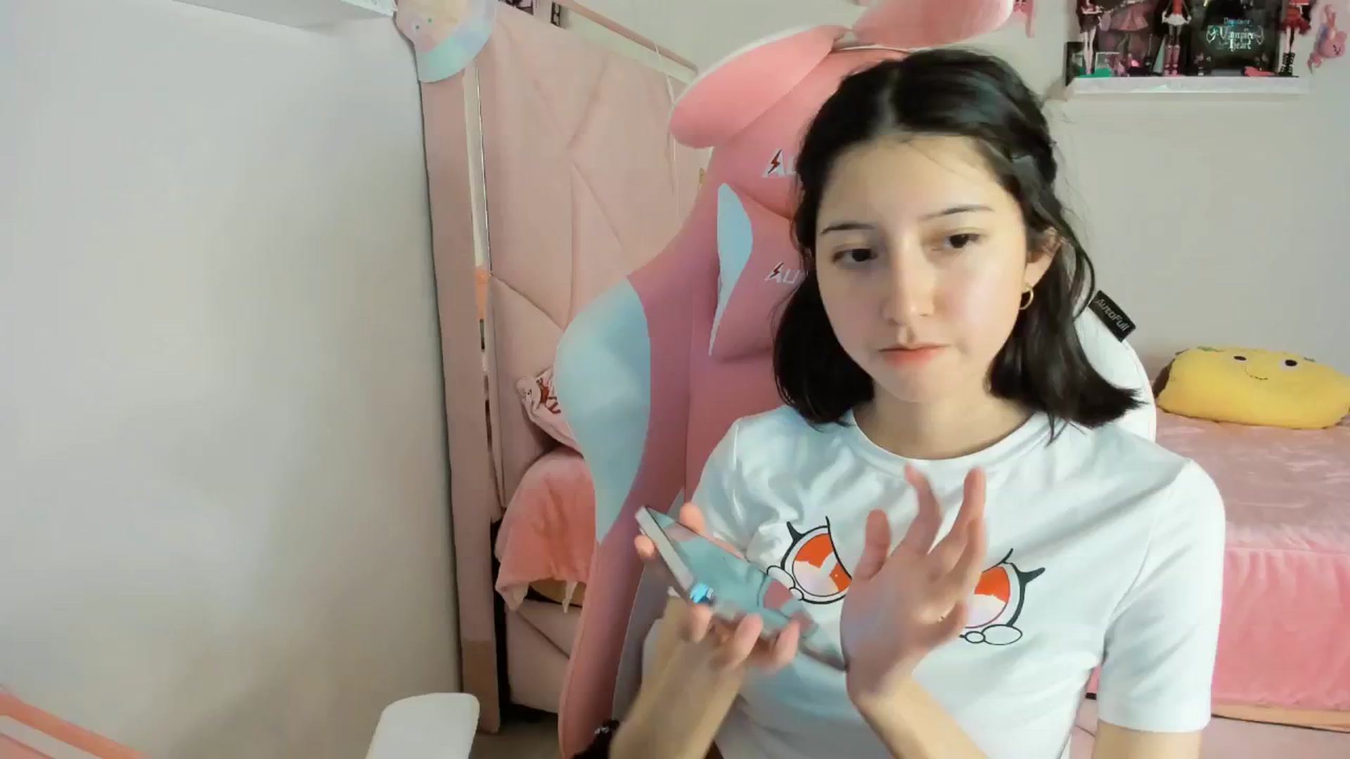 Gallery image thumbnail from Cherrycute666's myfreecams stream on, 12/18/2024, 07:22 image 3 of 20