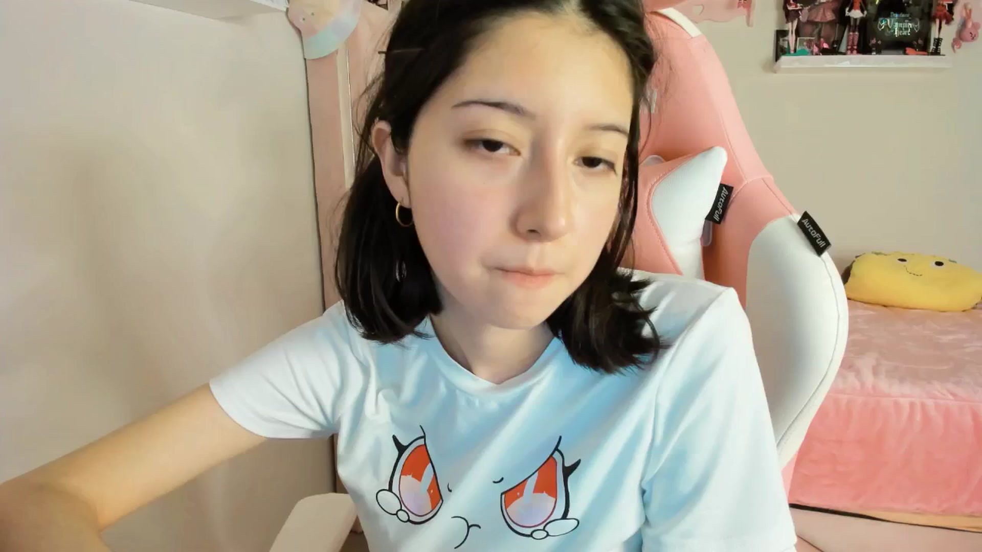 Gallery image thumbnail from Cherrycute666's myfreecams stream on, 12/18/2024, 07:22 image 13 of 20