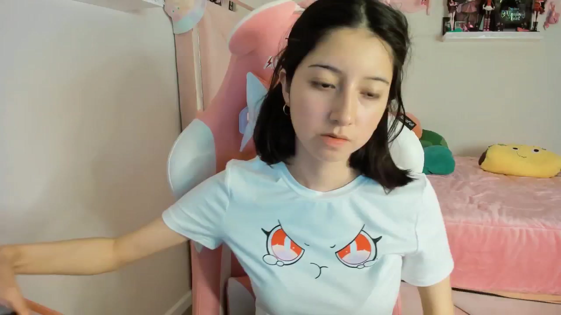 Gallery image thumbnail from Cherrycute666's myfreecams stream on, 12/18/2024, 07:22 image 4 of 20